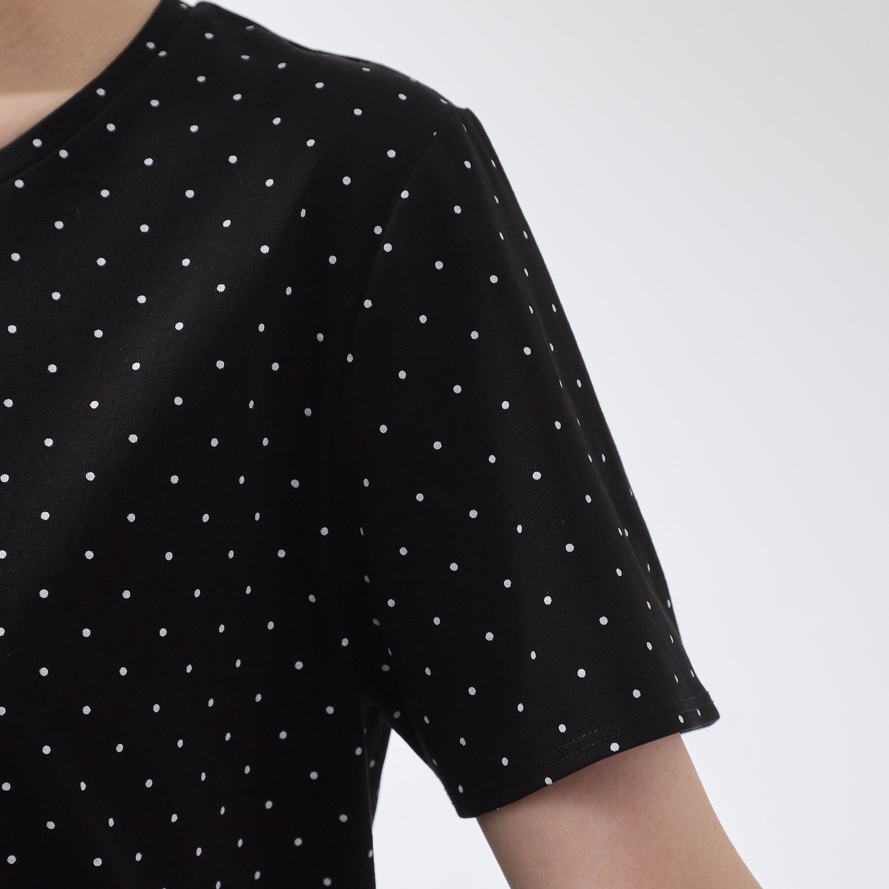 THE SHOP TK「大人にちょうどいい チャーム付きドット柄Tシャツ」|Tシャツ・カットソー|
