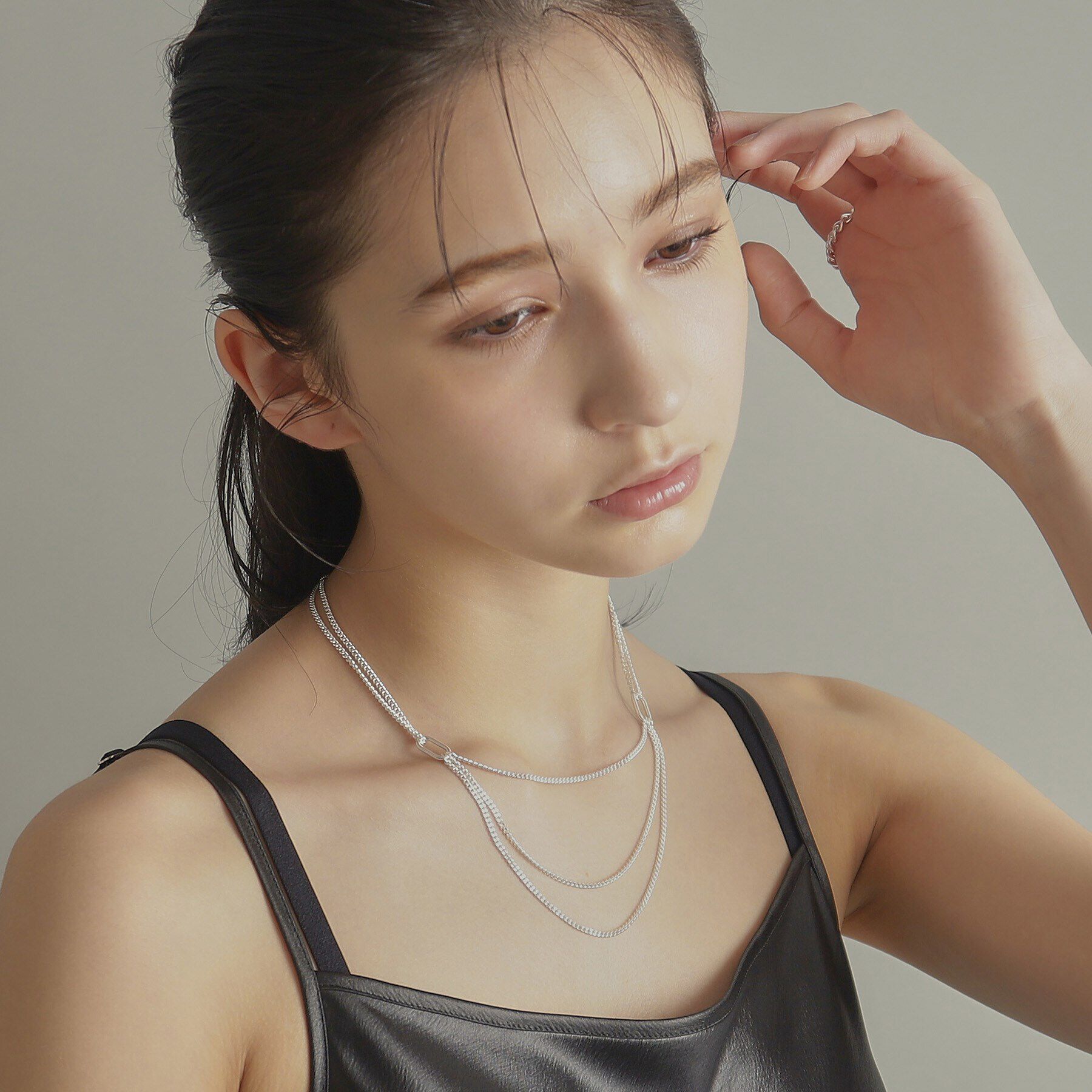 COCOSHNIK ONKITSCH「シルバー カーブチェーン ビブネックレス」|ネックレス|