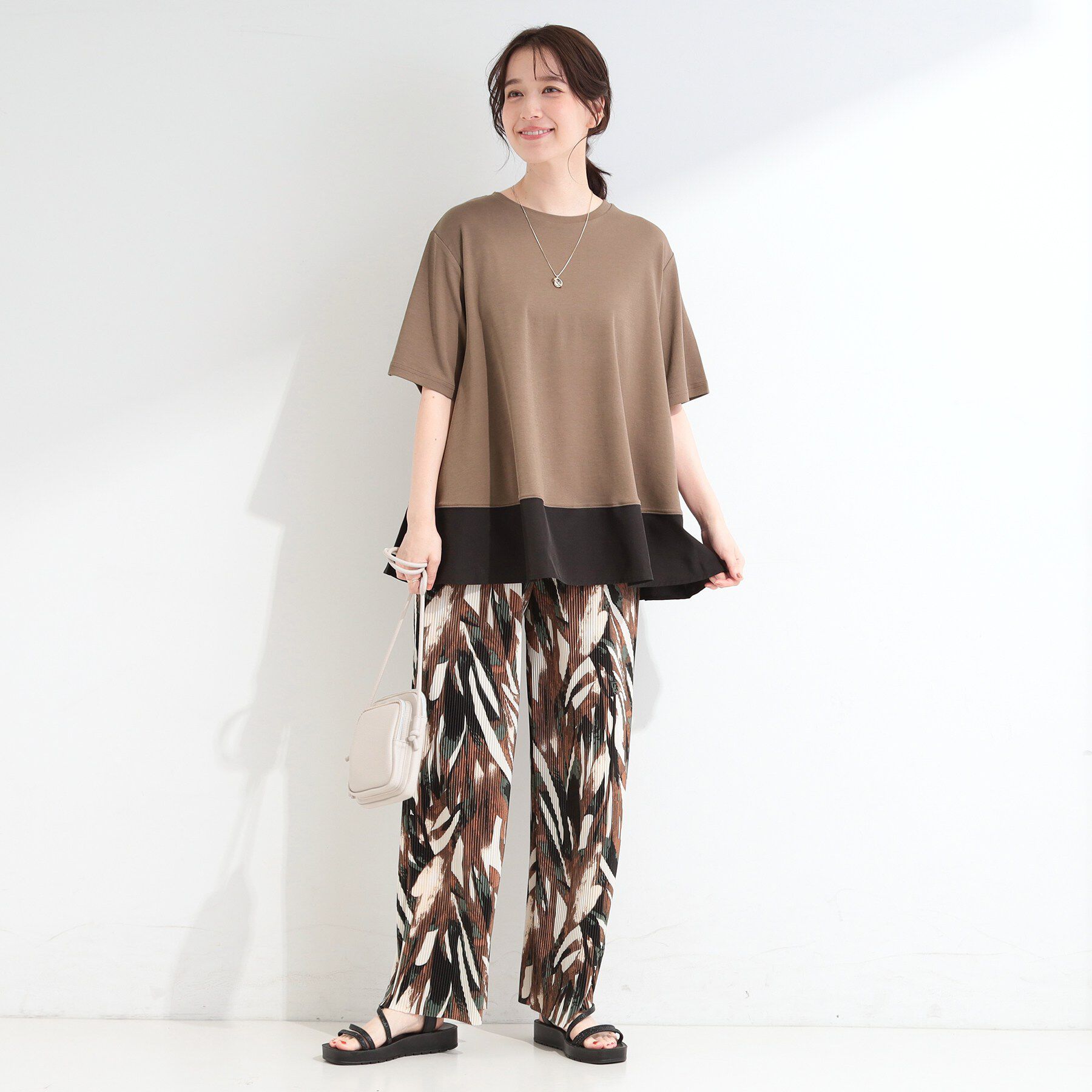 SHOO･LA･RUE「【ひんやり/UV/抗菌防臭】体型カバーも叶う 裾切り替えAライントップス」|Tシャツ・カットソー|