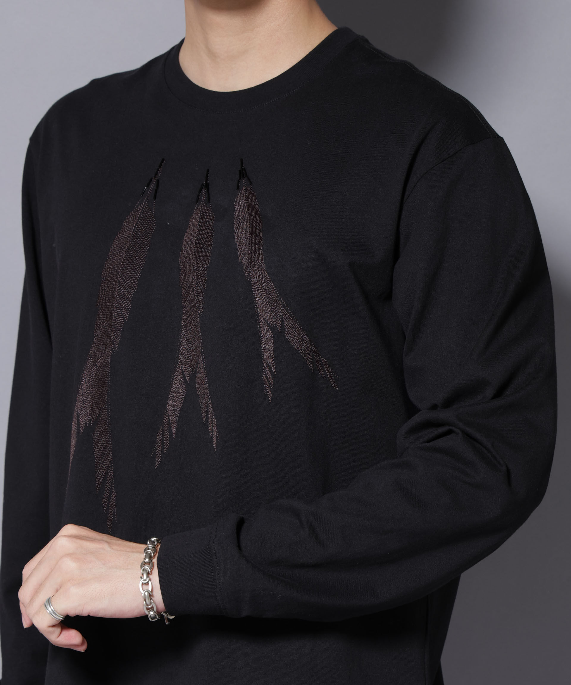 NANO universe「フェザー エンブロイダリー ロングスリーブTシャツ」|Tシャツ・カットソー|