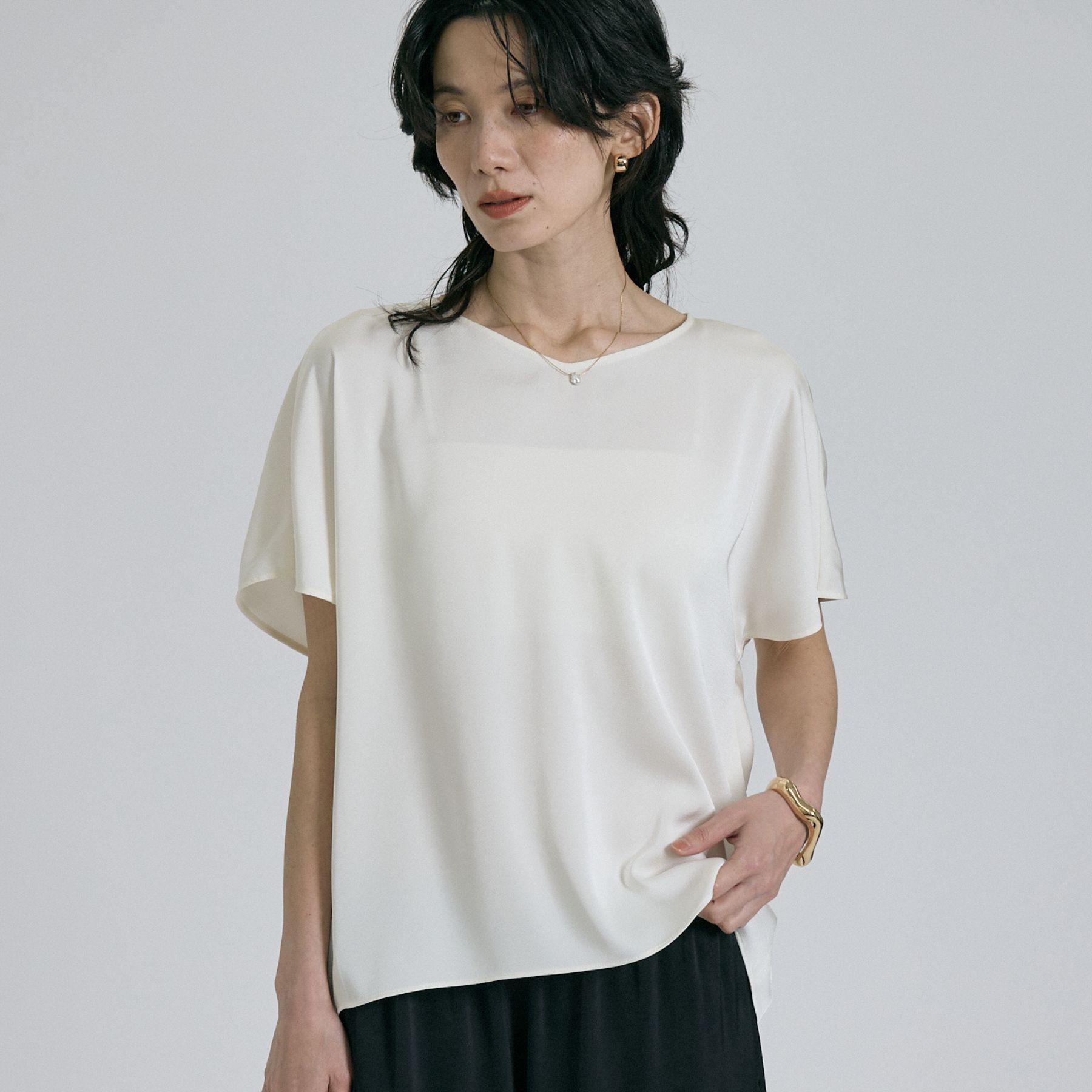 qualite「【接触冷感＆吸水速乾】新色入荷！クールサテンブラウス/セットアップ対応」|シャツ・ブラウス|オフホワイト