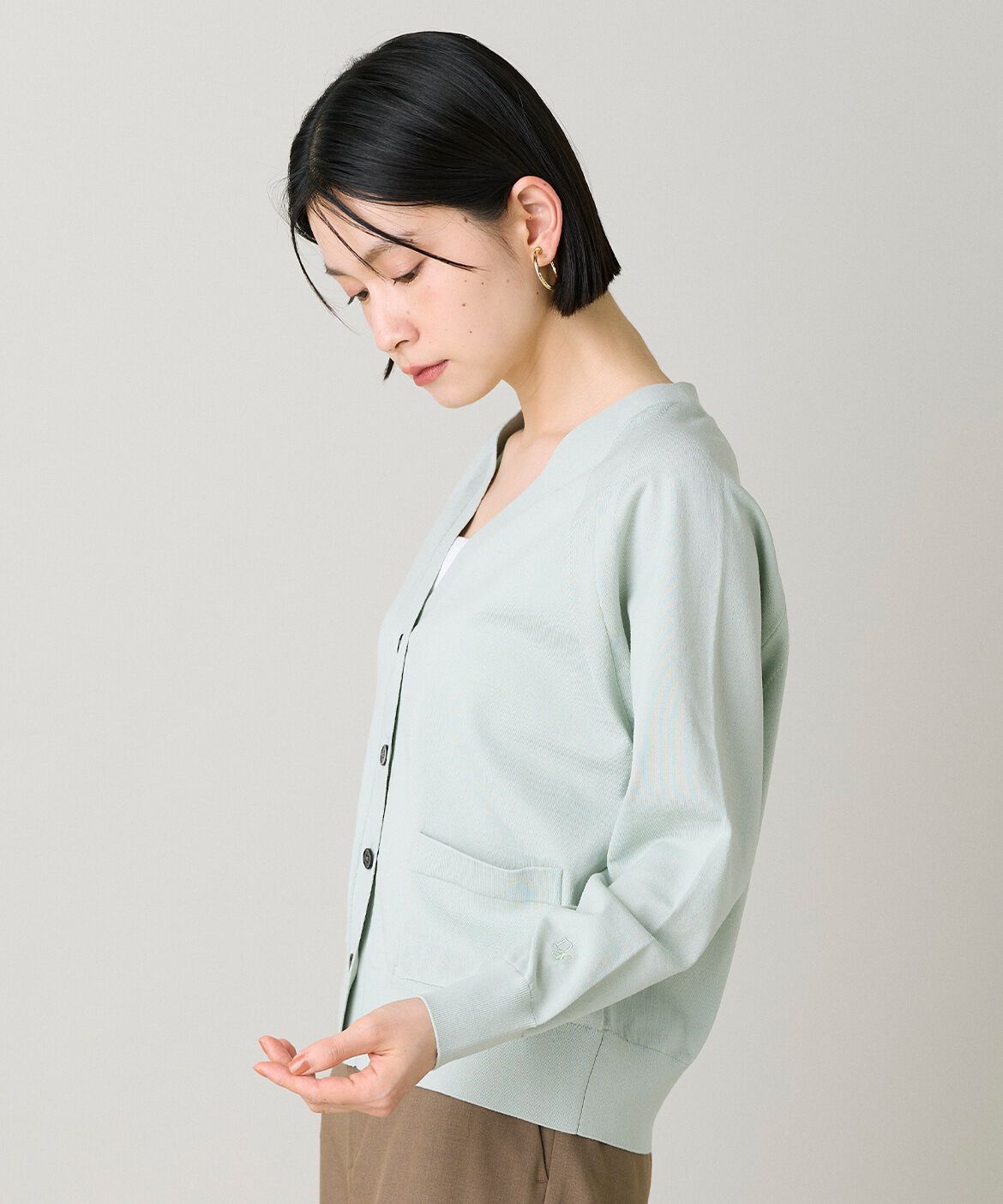 DAY by DAY it&rsquo;s international「Vネックカーディガン｜さりげない刺繍が光る大人のこなれVカーディガン」|カーディガン|