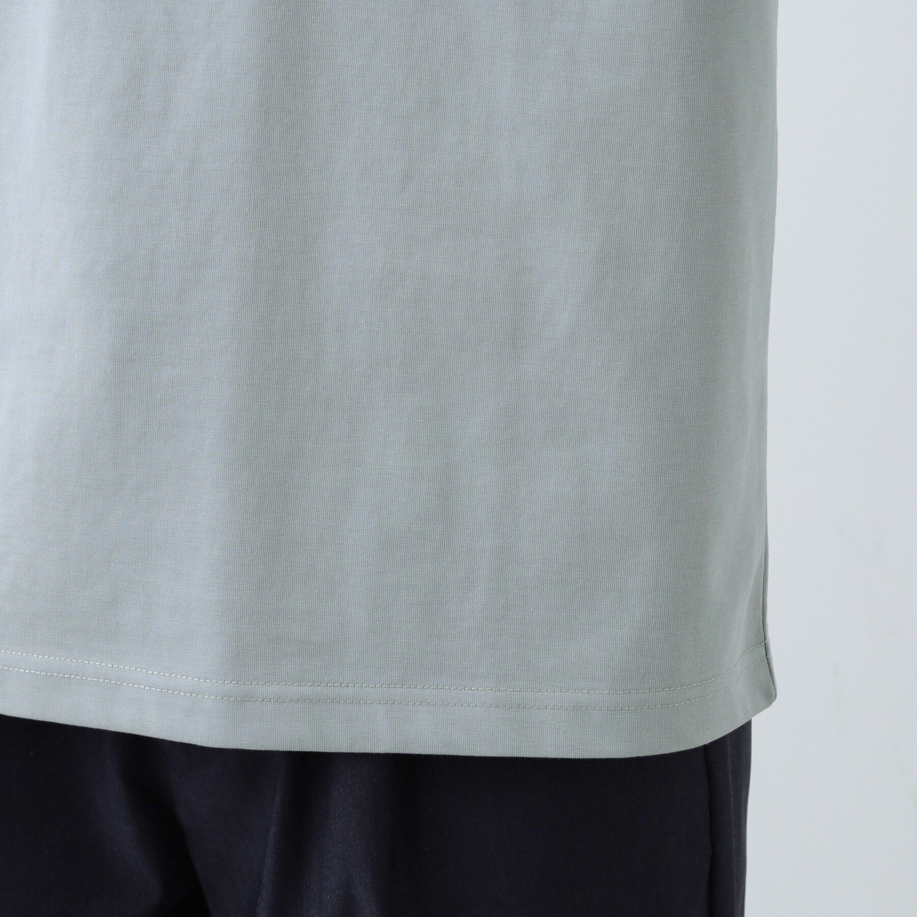 THE SHOP TK「【スタイルを選ばず着られる】ワンポイント 長袖Tシャツ 洗濯機OK/UVカット/毛玉になりにくい」|Tシャツ・カットソー|