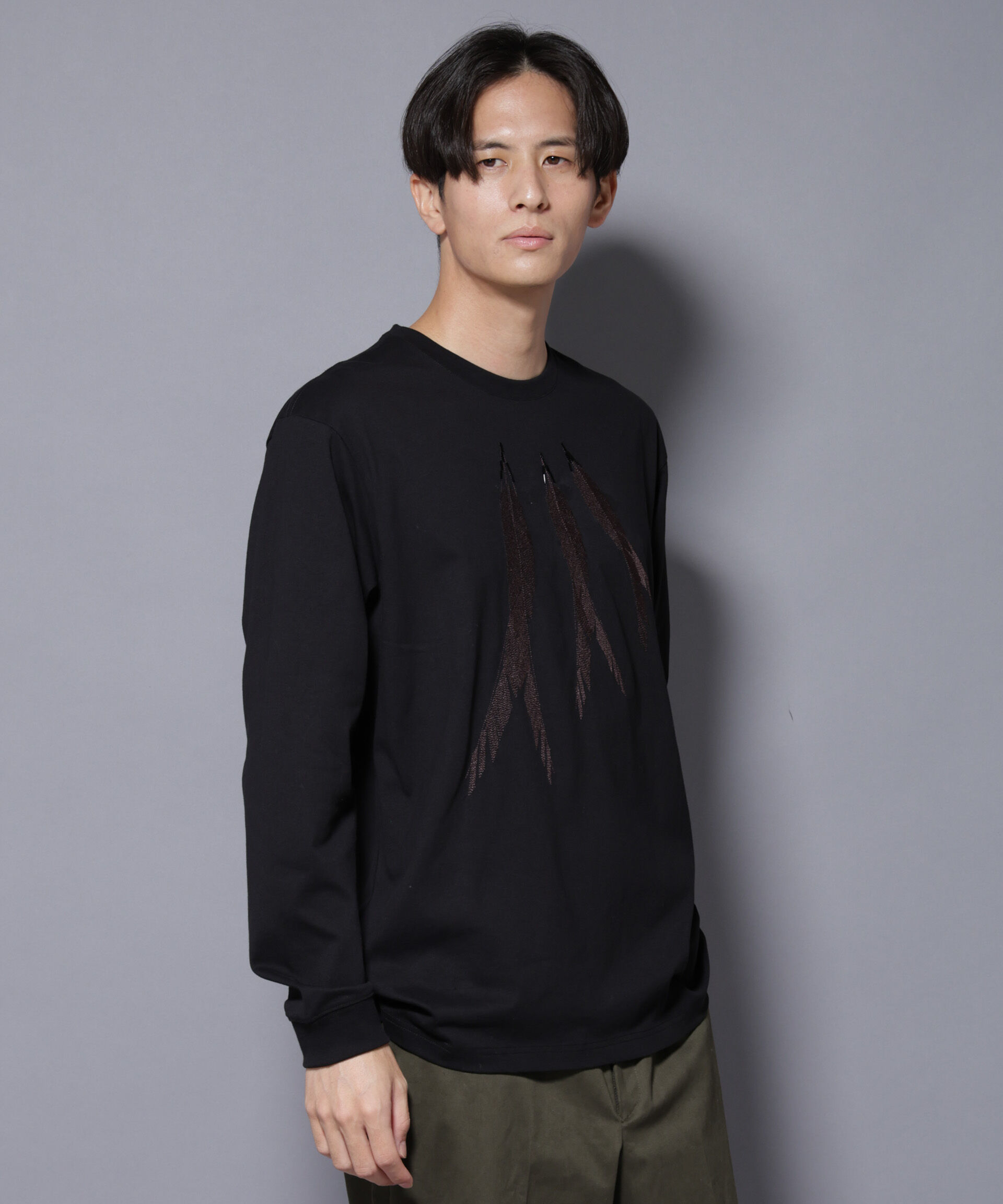 NANO universe「フェザー エンブロイダリー ロングスリーブTシャツ」|Tシャツ・カットソー|
