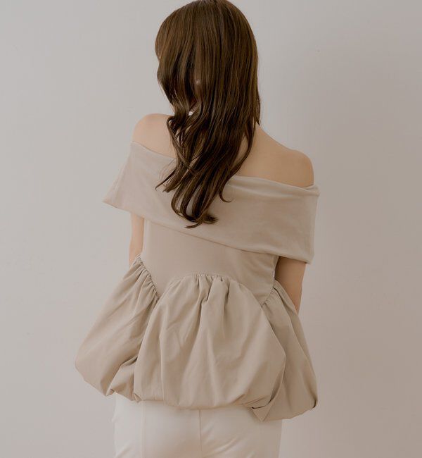 「【SALON  by Chico】前後2オフショルバルーンペプラムベロアトップス」|Tシャツ・カットソー|