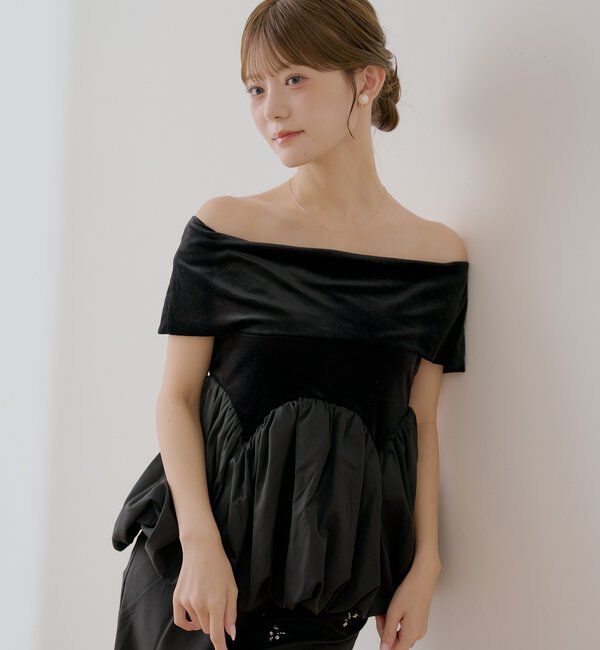  「【SALON  by Chico】前後2オフショルバルーンペプラムベロアトップス」|Tシャツ・カットソー|
