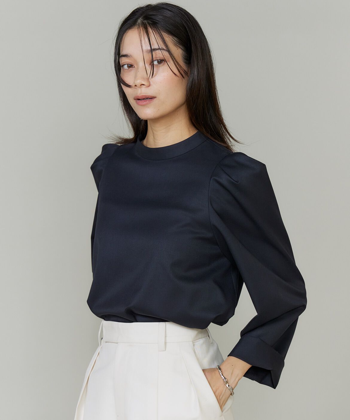 INED「《大きいサイズ》盛り袖ブラウス《三尋木奈保コラボ・Oggi12月号掲載》」|シャツ・ブラウス|