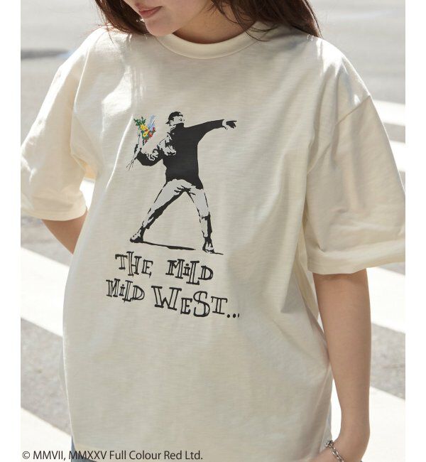VENCE share style「【接触冷感】Banksy バンクシー  Love is in the Air プリントT」|Tシャツ・カットソー|アイボリー