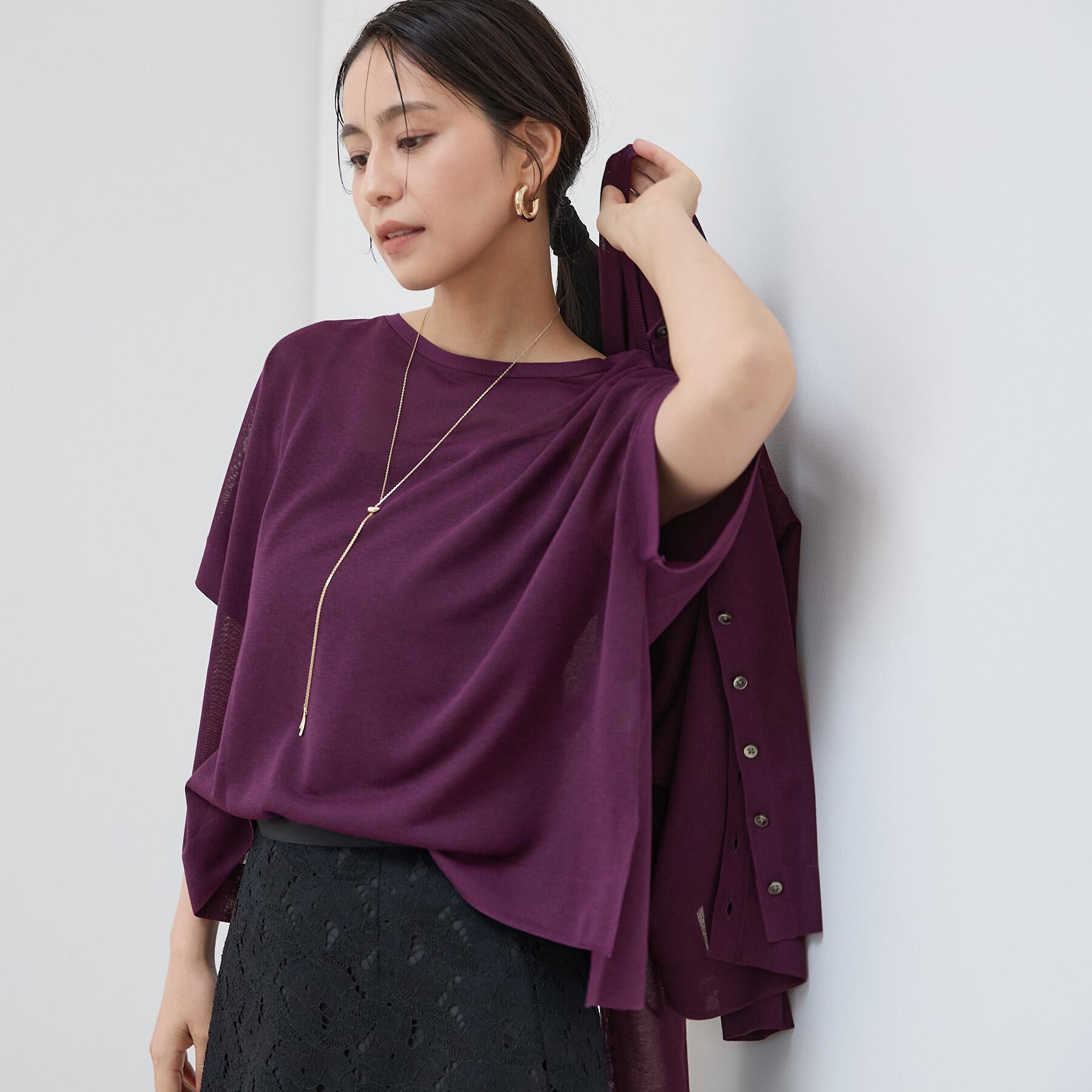 UNTITLED「【アンサンブル可/品のある透け感】Tシャツ風ニットトップス」|ニット・セーター|パープル(083)