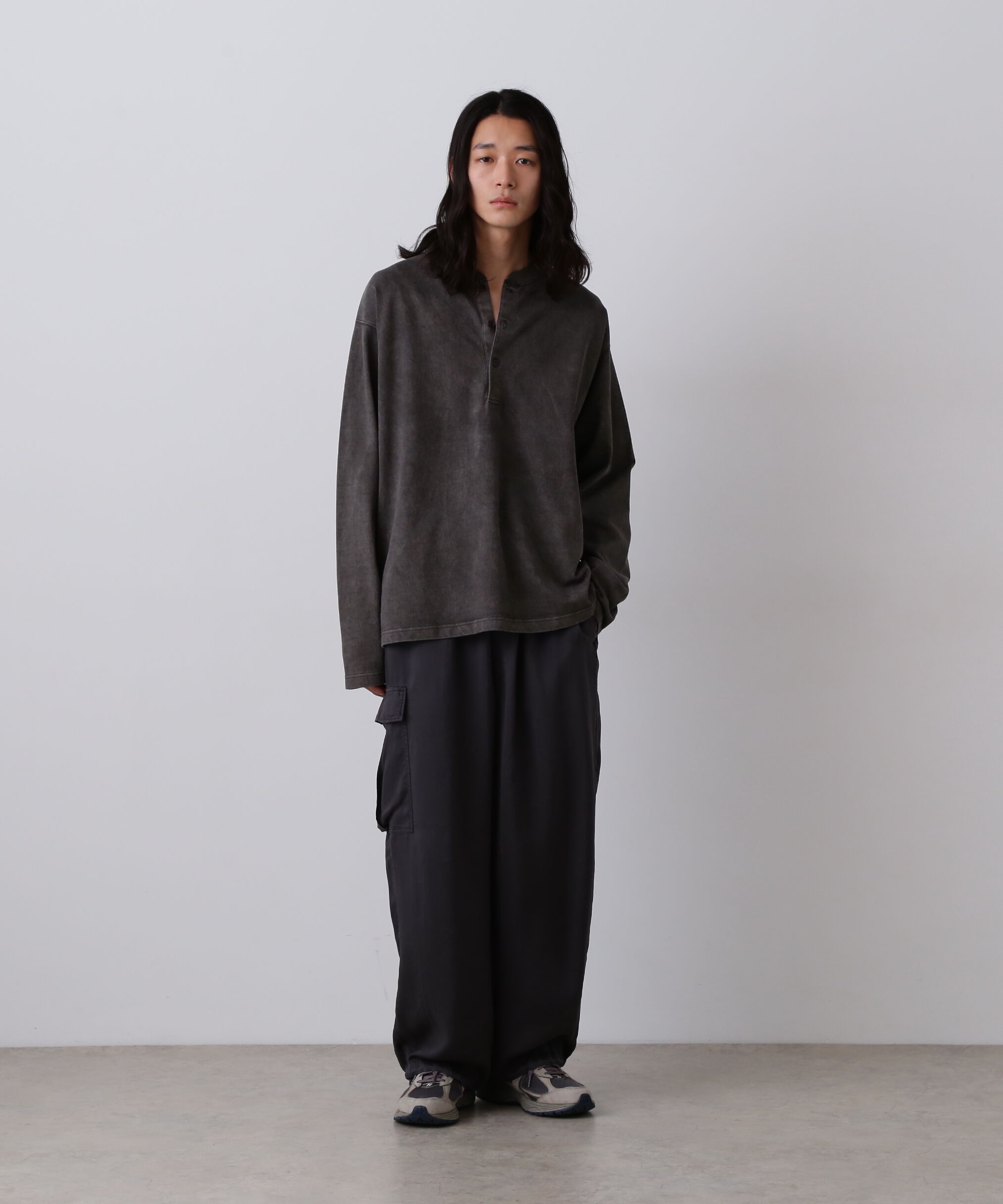 YLEVE 「YLEVE / OPEN END COTTON PIGMENT DYE HENRY NECK PULL OVER」|Tシャツ・カットソー|