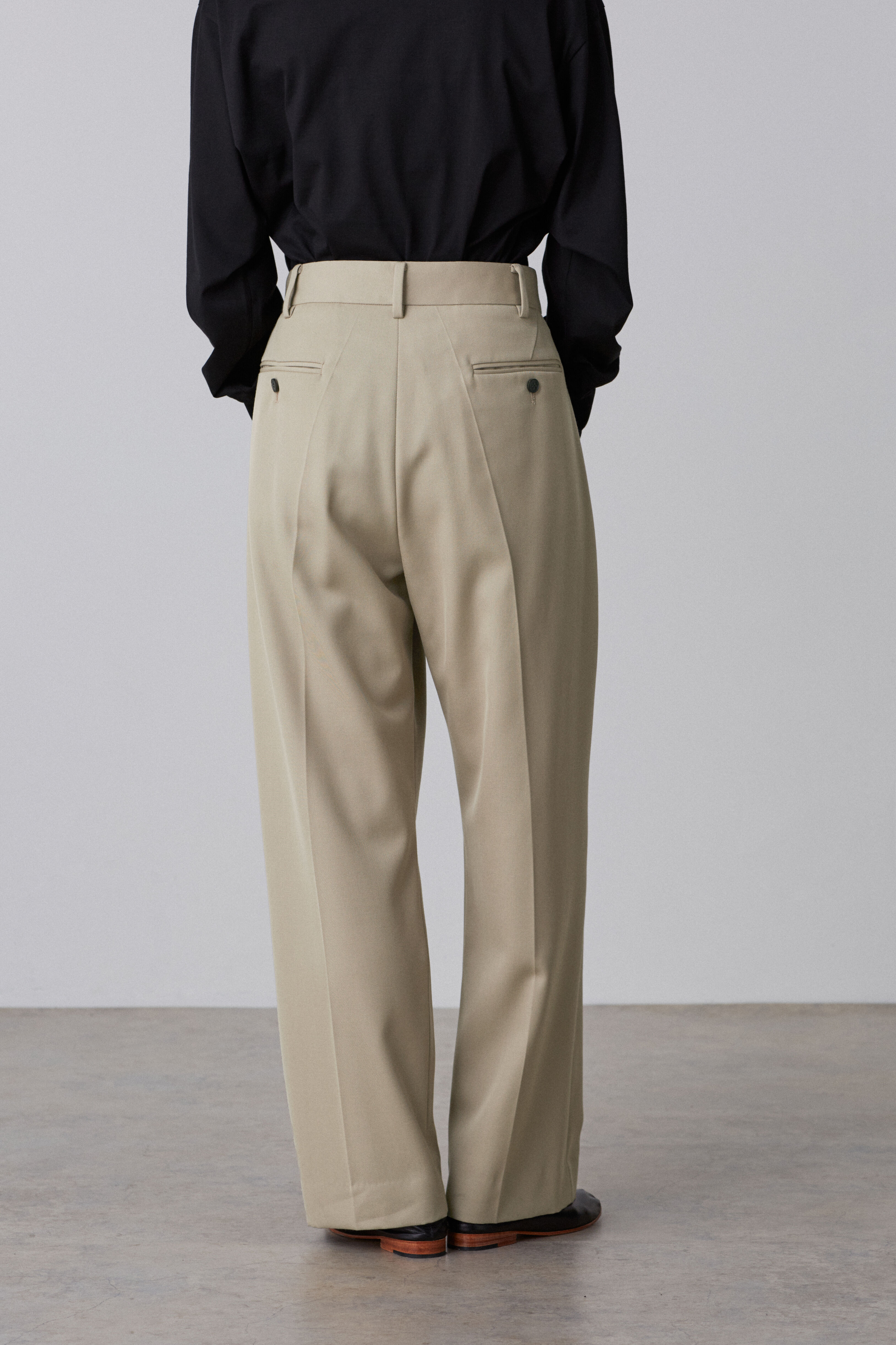YLEVE 「YLEVE / WOOL SURGE TROUSERS」|その他|