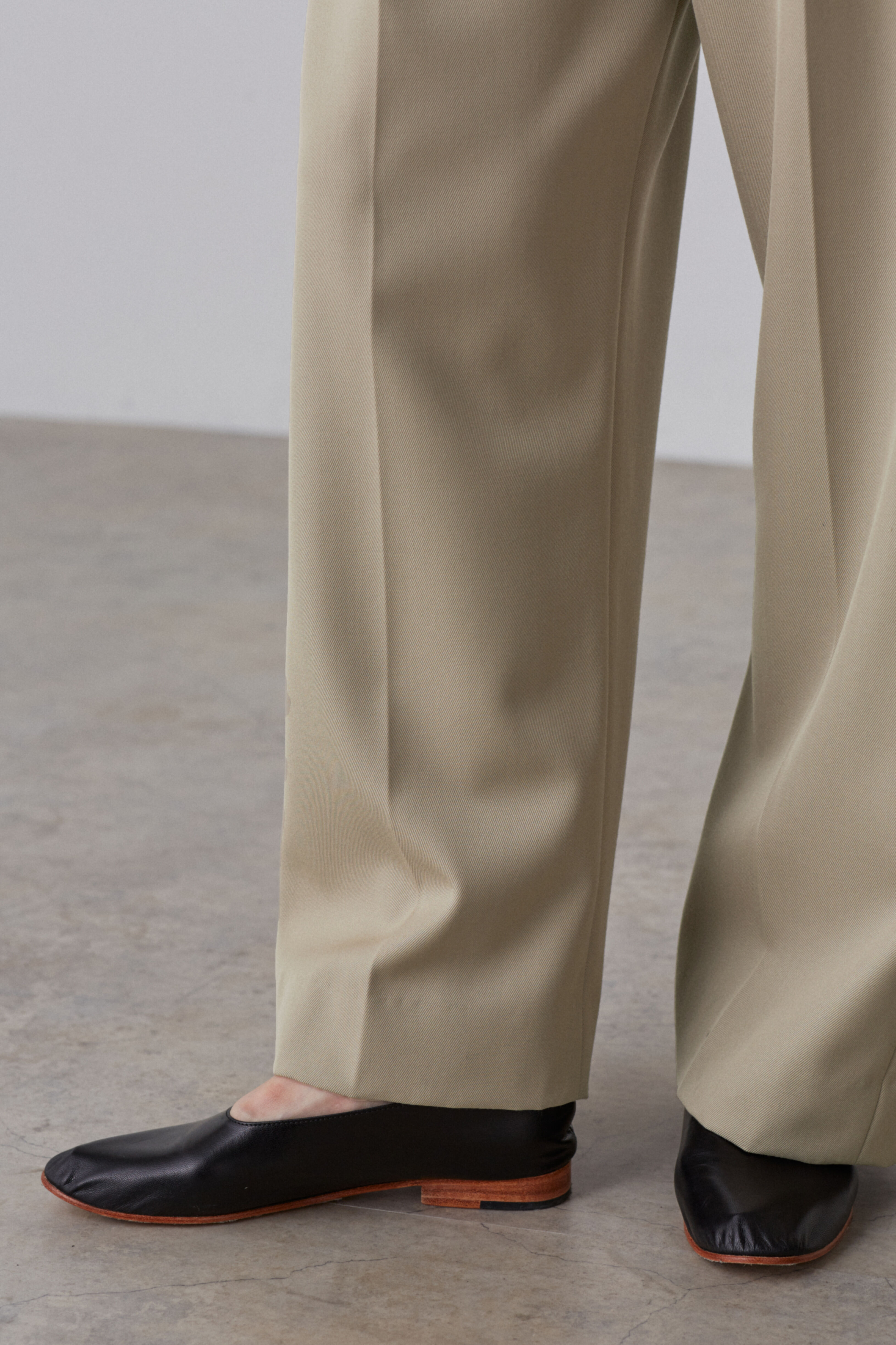 YLEVE 「YLEVE / WOOL SURGE TROUSERS」|その他|