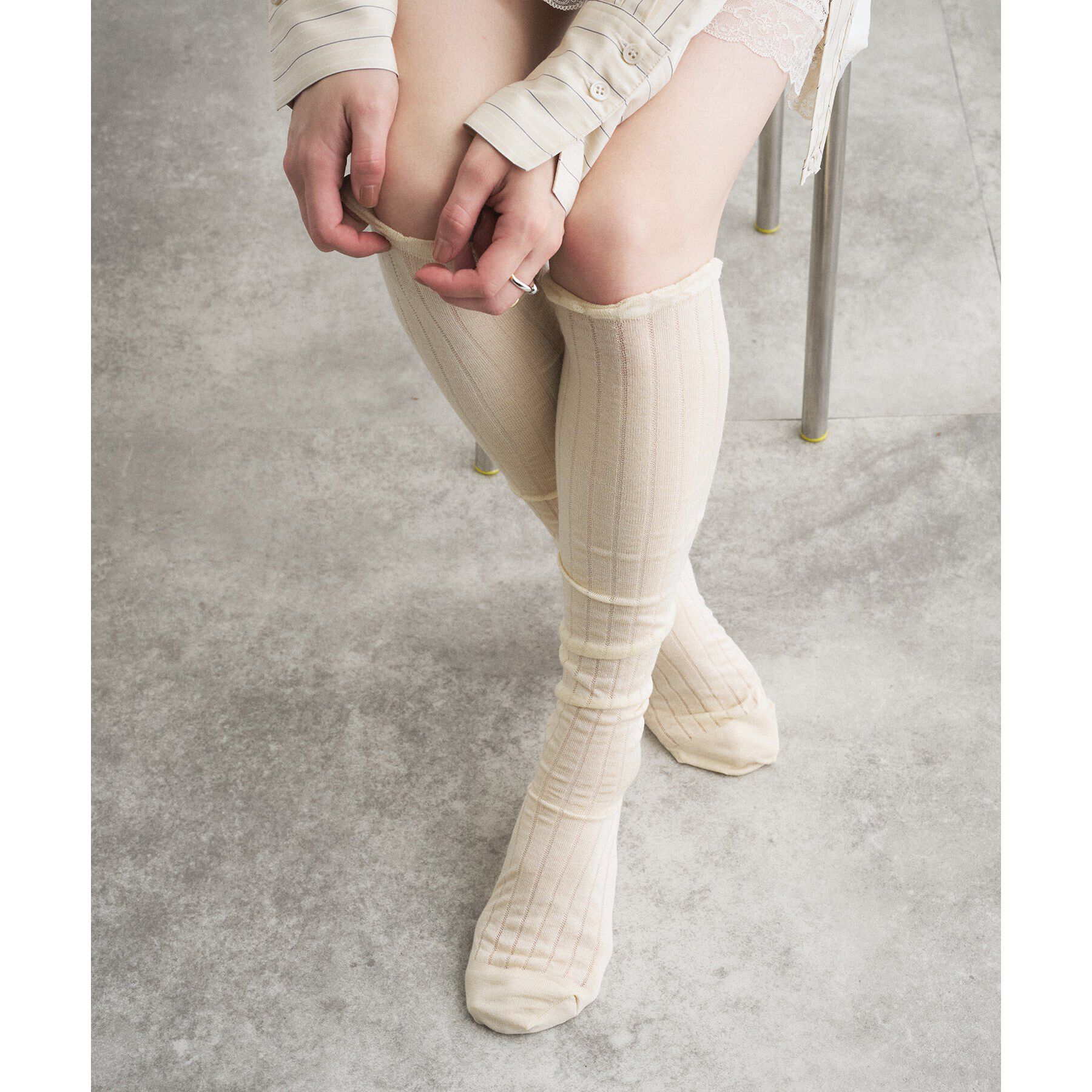 CODE A「piedi nudi｜MESH STRIPE KNEE HIGH」|ソックス|
