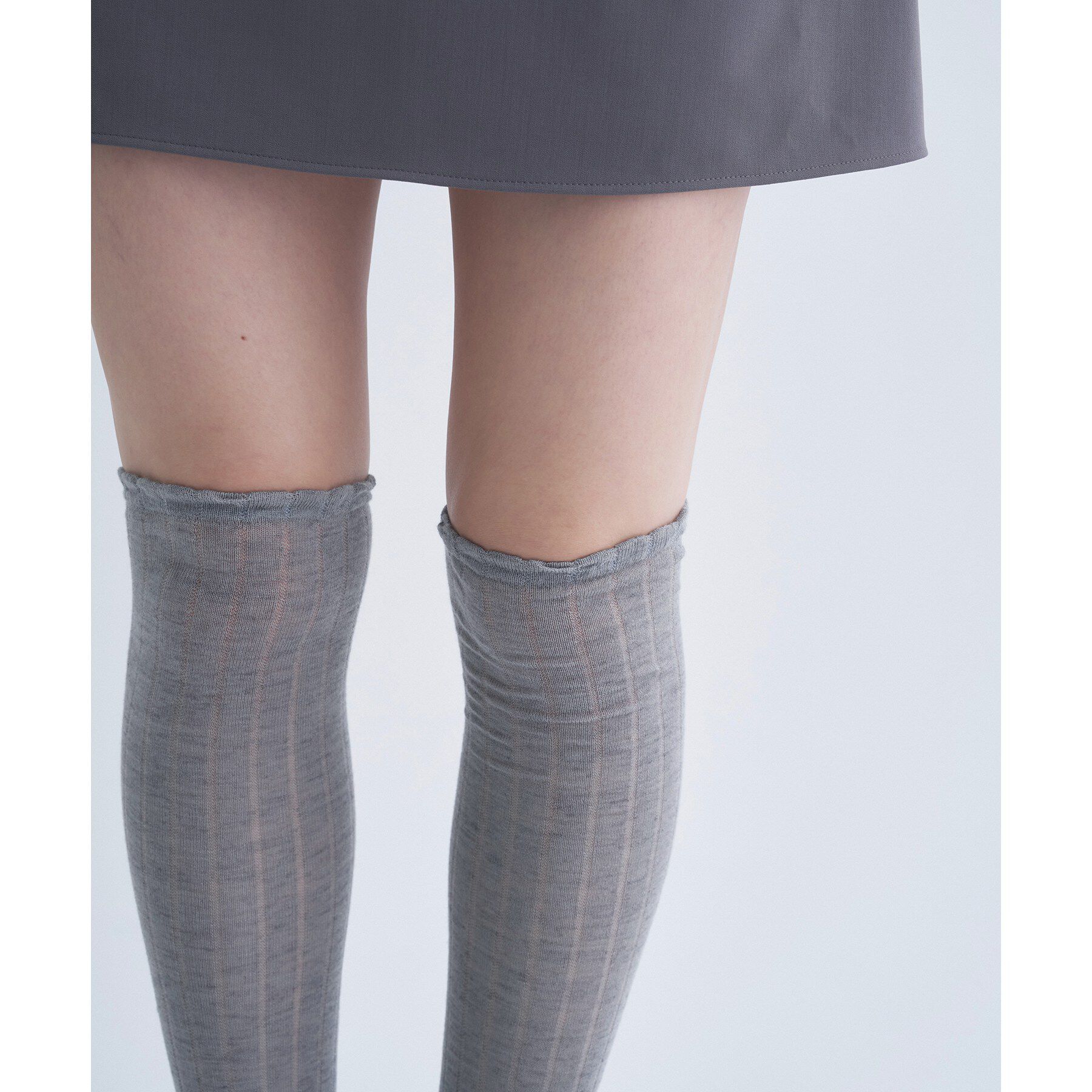 CODE A「piedi nudi｜MESH STRIPE KNEE HIGH」|ソックス|グレー(012)