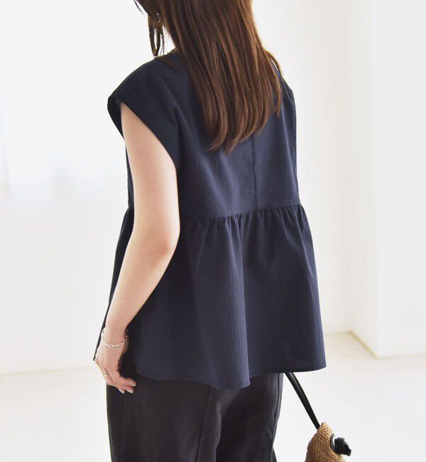 quaranciel「quaranciel:〈洗濯機可能〉ミニサッカー タックギャザー フレンチスリーブ ブラウス」|シャツ・ブラウス|