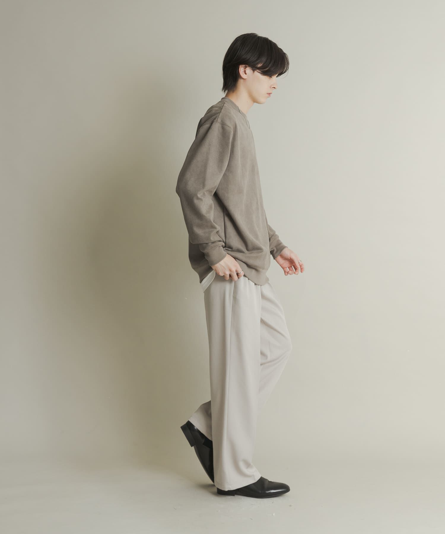 SENSE OF PLACE by URBAN RESEARCH「『ユニセックス』シシュウフェイクスエードクルーネックスウェット」|スウェット・ジャージ|