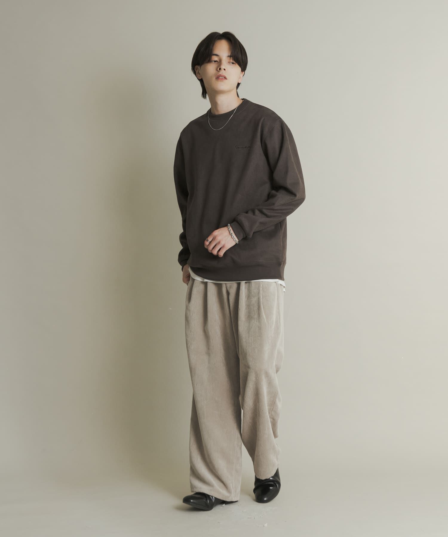 SENSE OF PLACE by URBAN RESEARCH「『ユニセックス』シシュウフェイクスエードクルーネックスウェット」|スウェット・ジャージ|