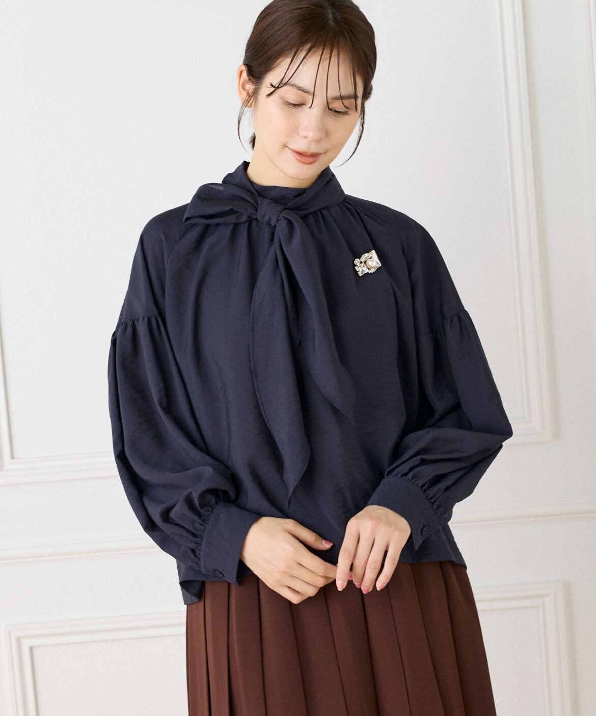 Le Souk「《大きいサイズ》ボウタイ付きブラウス」|シャツ・ブラウス|ネイビー
