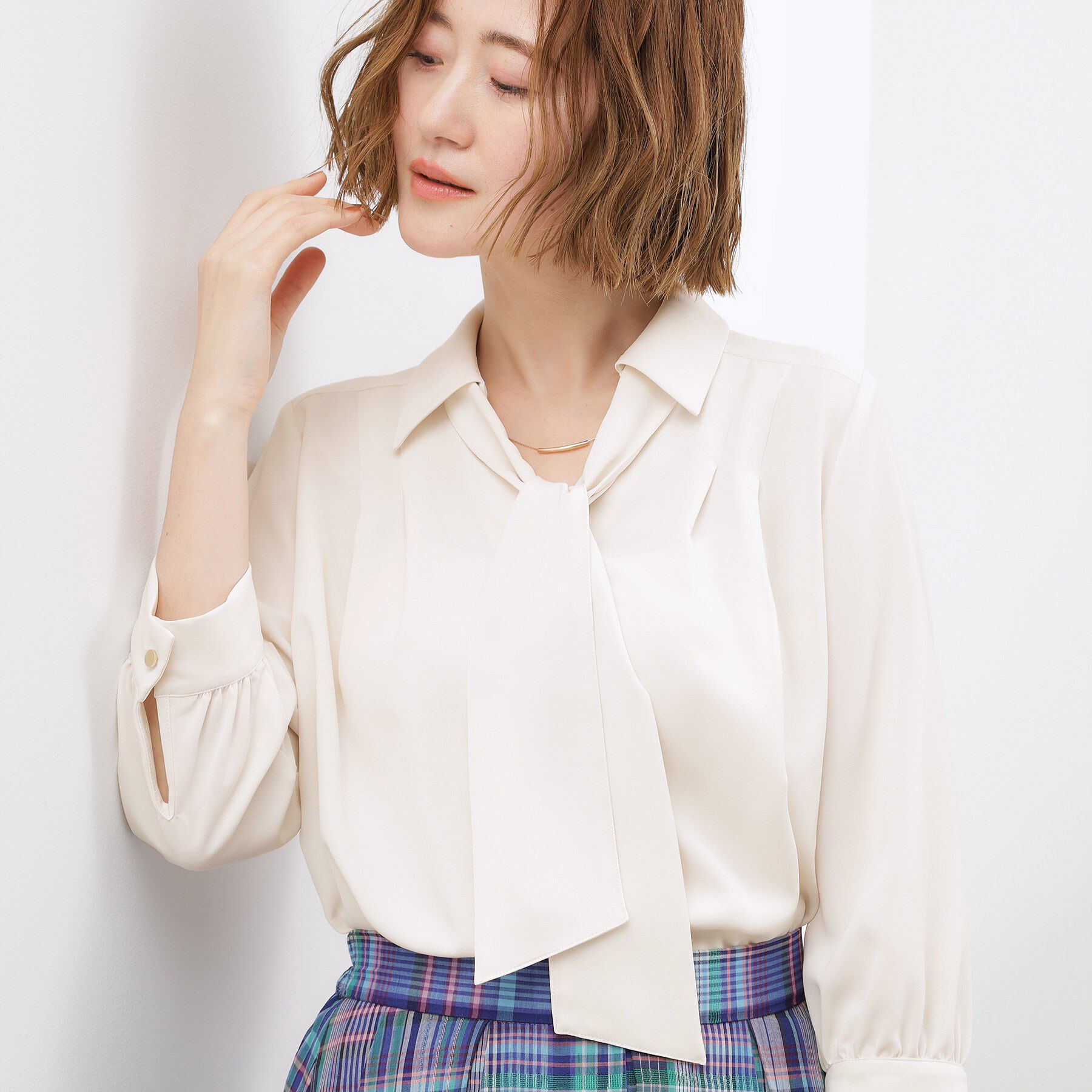 grove「高評価！【貴島明日香さん着用・洗える】チャーム付きマルチWAYボウタイブラウス」|シャツ・ブラウス|