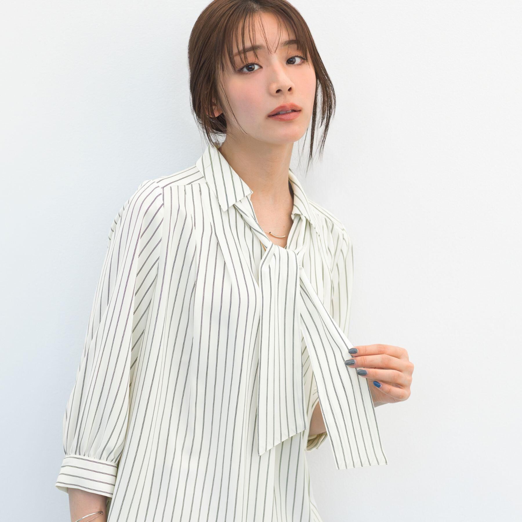 grove「高評価！【貴島明日香さん着用・洗える】チャーム付きマルチWAYボウタイブラウス」|シャツ・ブラウス|