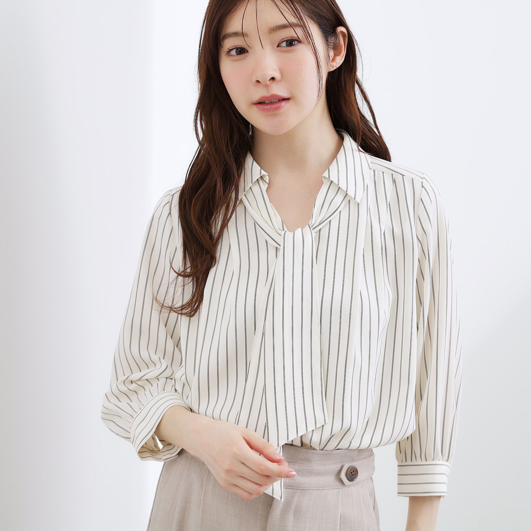grove「高評価！【貴島明日香さん着用・洗える】チャーム付きマルチWAYボウタイブラウス」|シャツ・ブラウス|