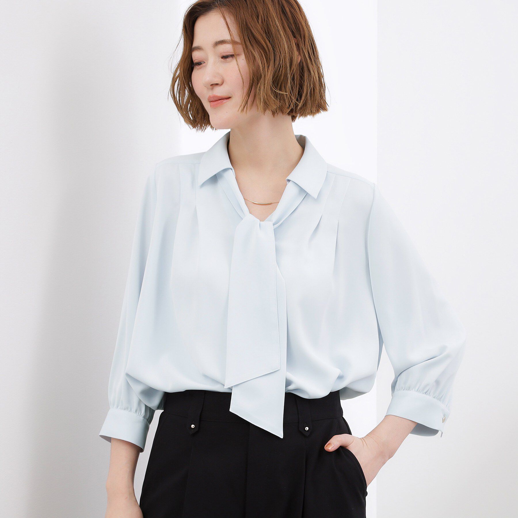 grove「高評価！【貴島明日香さん着用・洗える】チャーム付きマルチWAYボウタイブラウス」|シャツ・ブラウス|サックスブルー(09