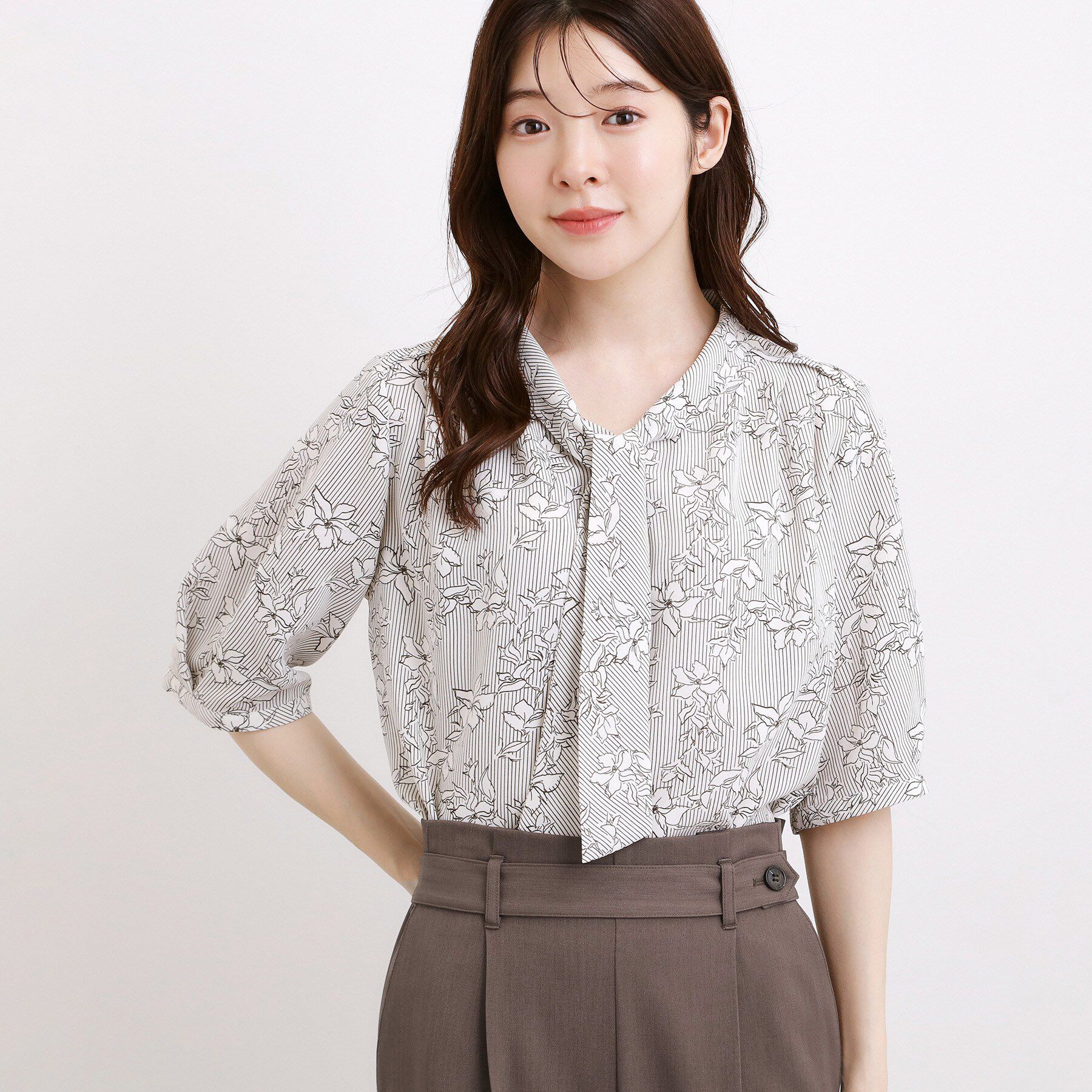 grove「【洗濯機OK/シワになりにくい】1枚で華やぐ配色ボウタイブラウス」|シャツ・ブラウス|