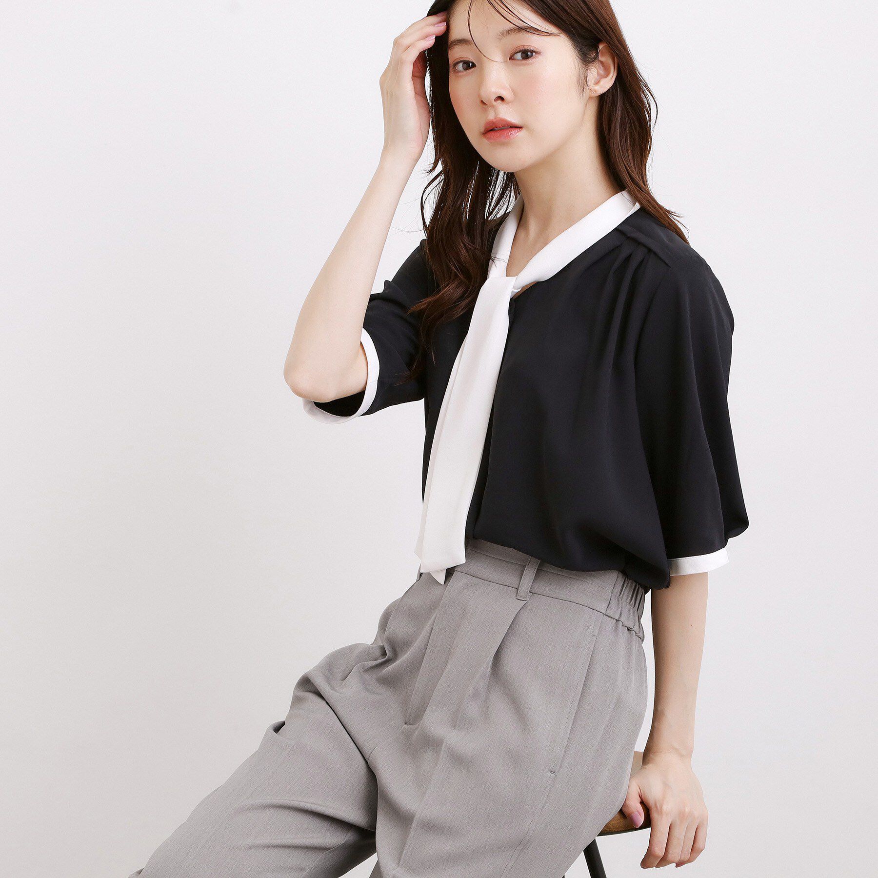 grove「【洗濯機OK/シワになりにくい】1枚で華やぐ配色ボウタイブラウス」|シャツ・ブラウス|
