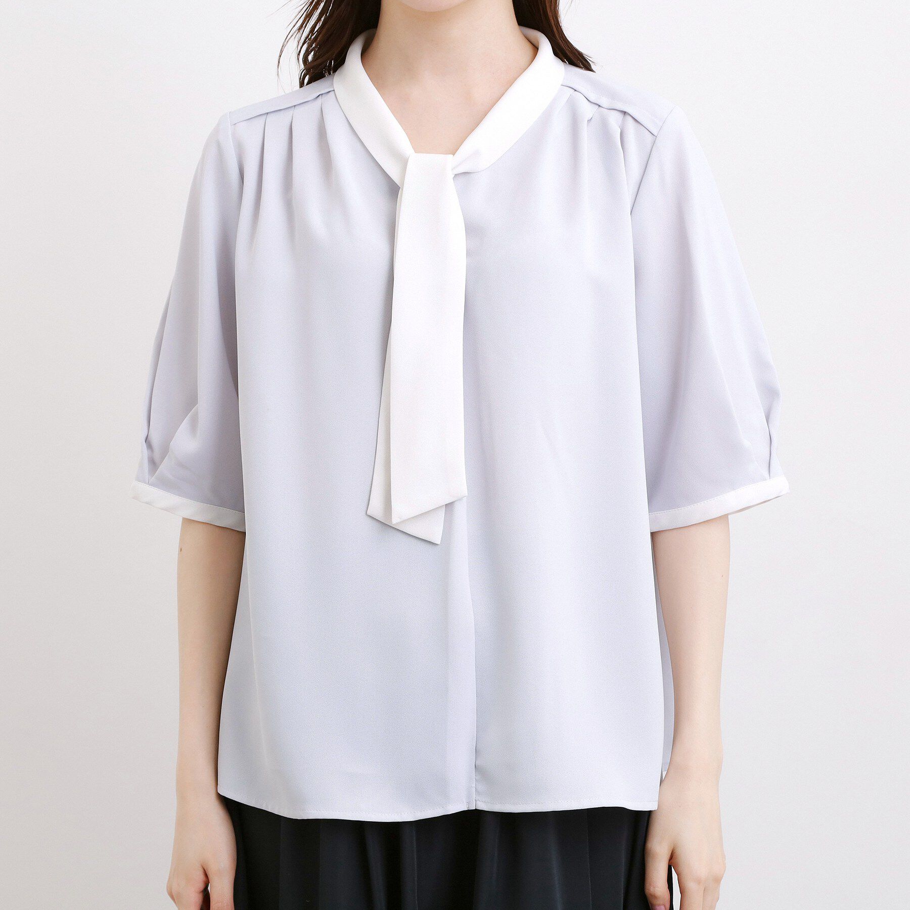 grove「【洗濯機OK/シワになりにくい】1枚で華やぐ配色ボウタイブラウス」|シャツ・ブラウス|