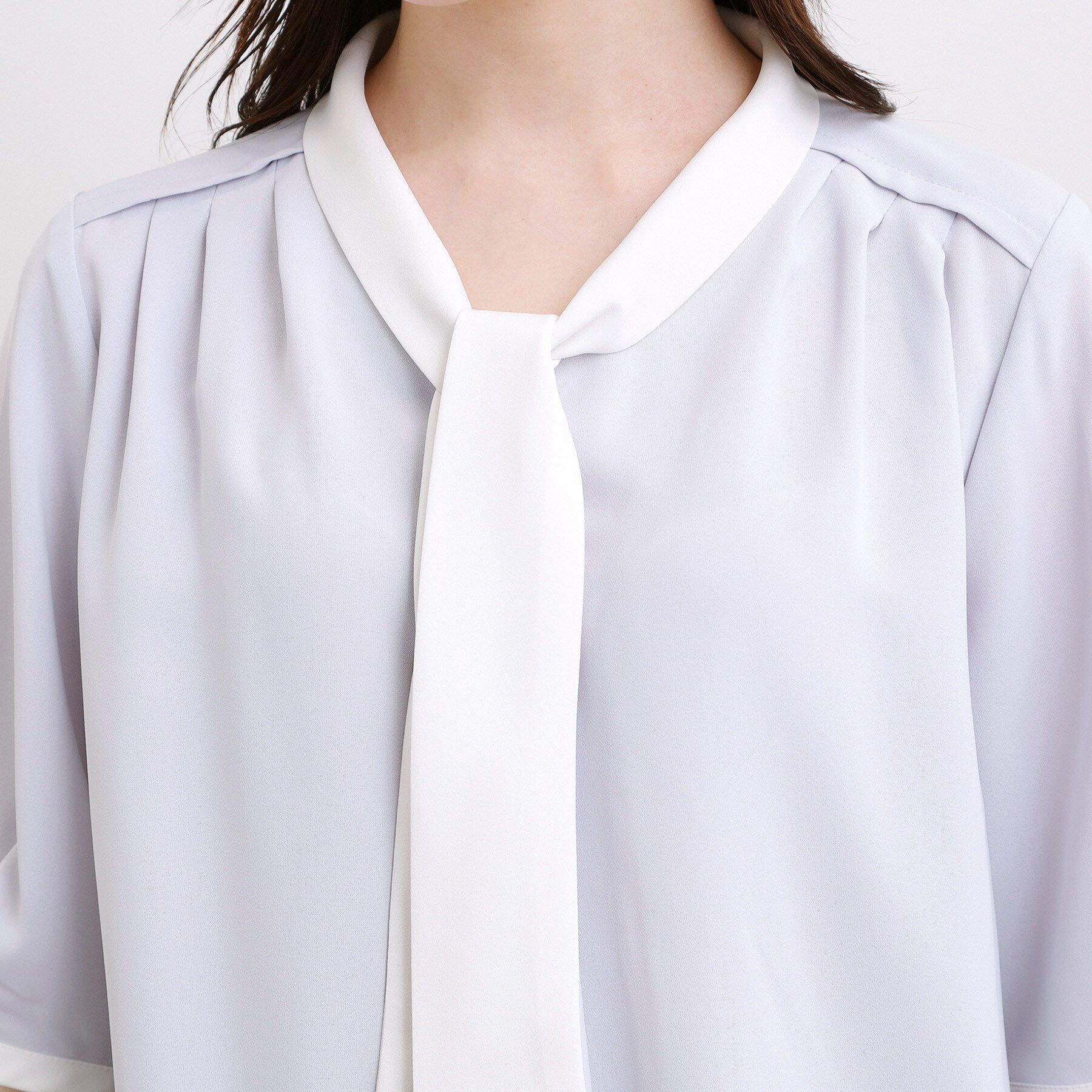 grove「【洗濯機OK/シワになりにくい】1枚で華やぐ配色ボウタイブラウス」|シャツ・ブラウス|
