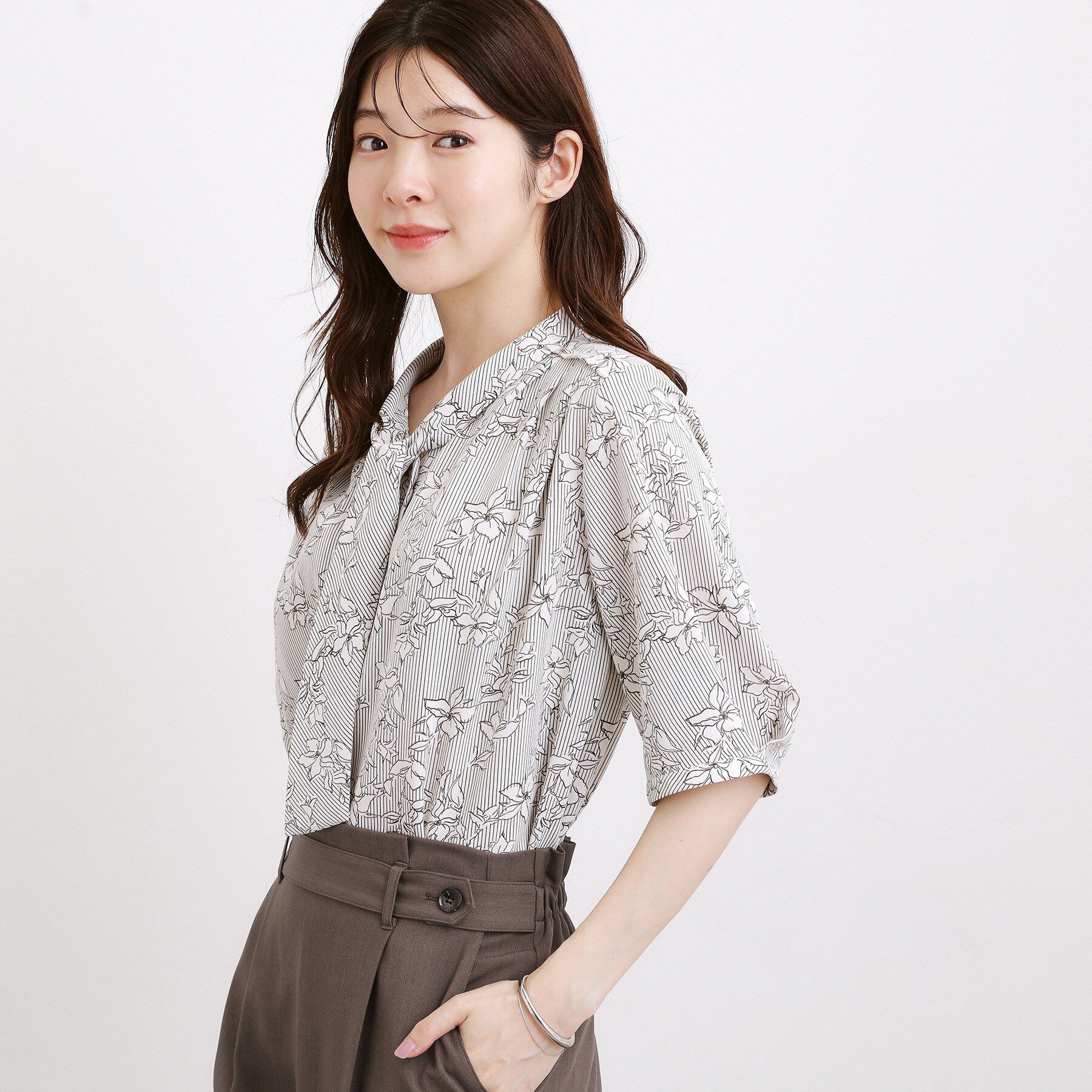 grove「【洗濯機OK/シワになりにくい】1枚で華やぐ配色ボウタイブラウス」|シャツ・ブラウス|