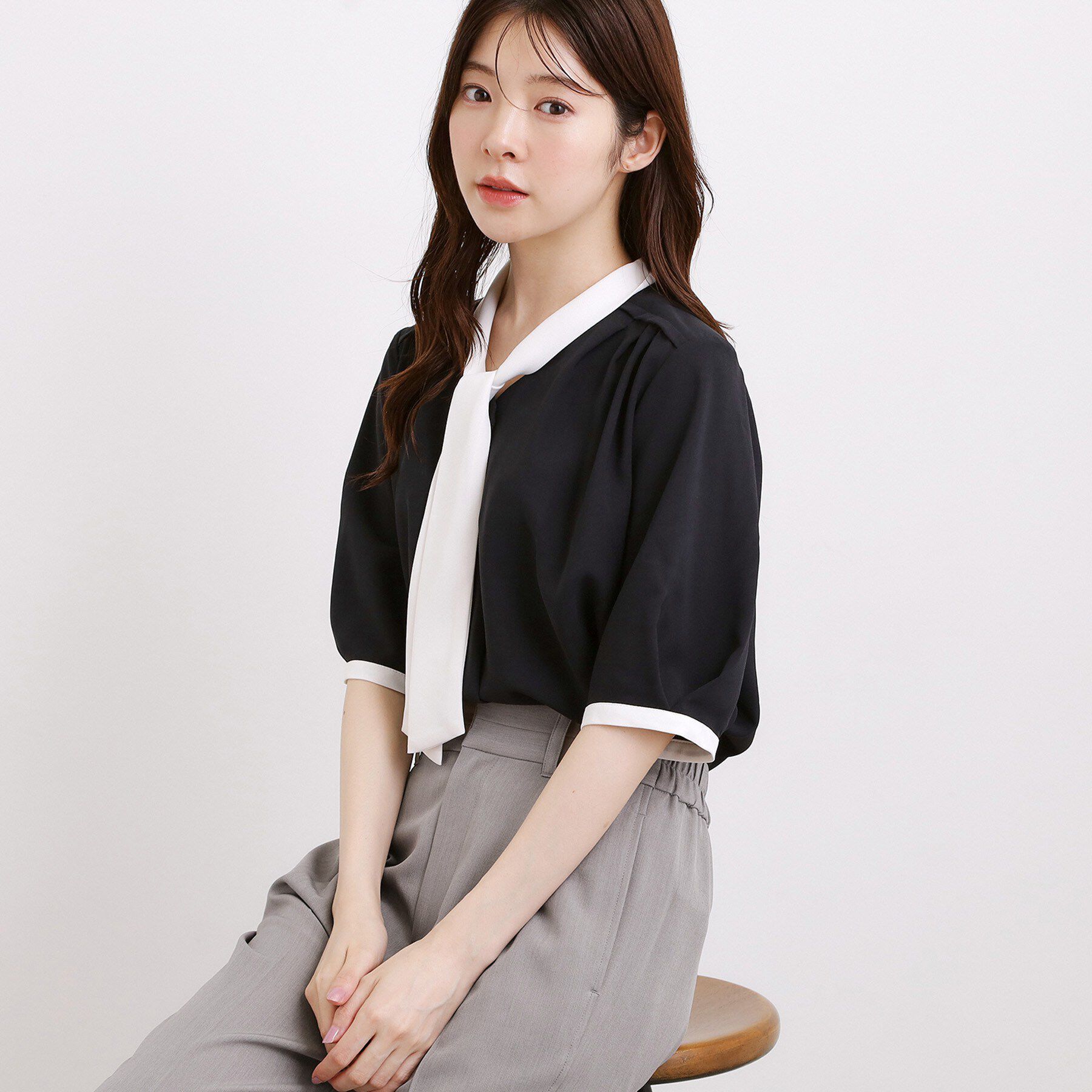 grove「【洗濯機OK/シワになりにくい】1枚で華やぐ配色ボウタイブラウス」|シャツ・ブラウス|ネイビー(594)
