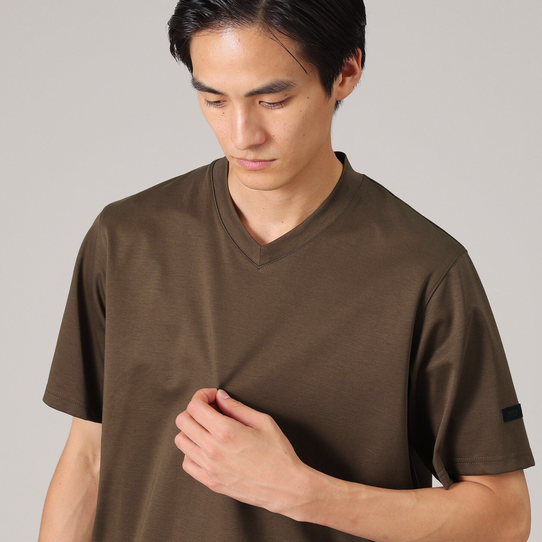 TAKEO KIKUCHI「【抗菌防臭】ジャケットインナー 半袖 Vカットソー」|Tシャツ・カットソー|
