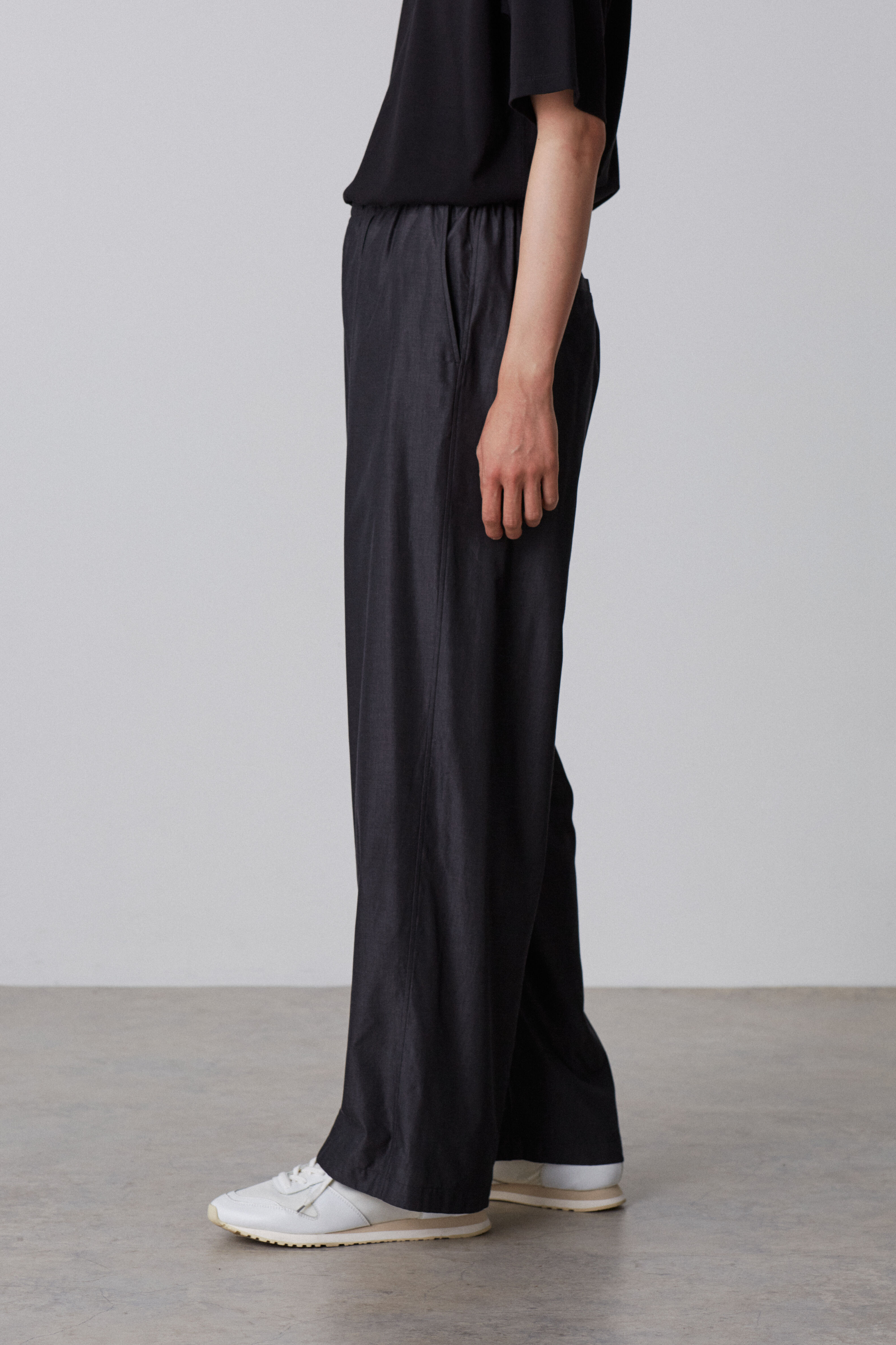 YLEVE 「YLEVE / SILK CHAMBRAY TROUSERS」|その他|