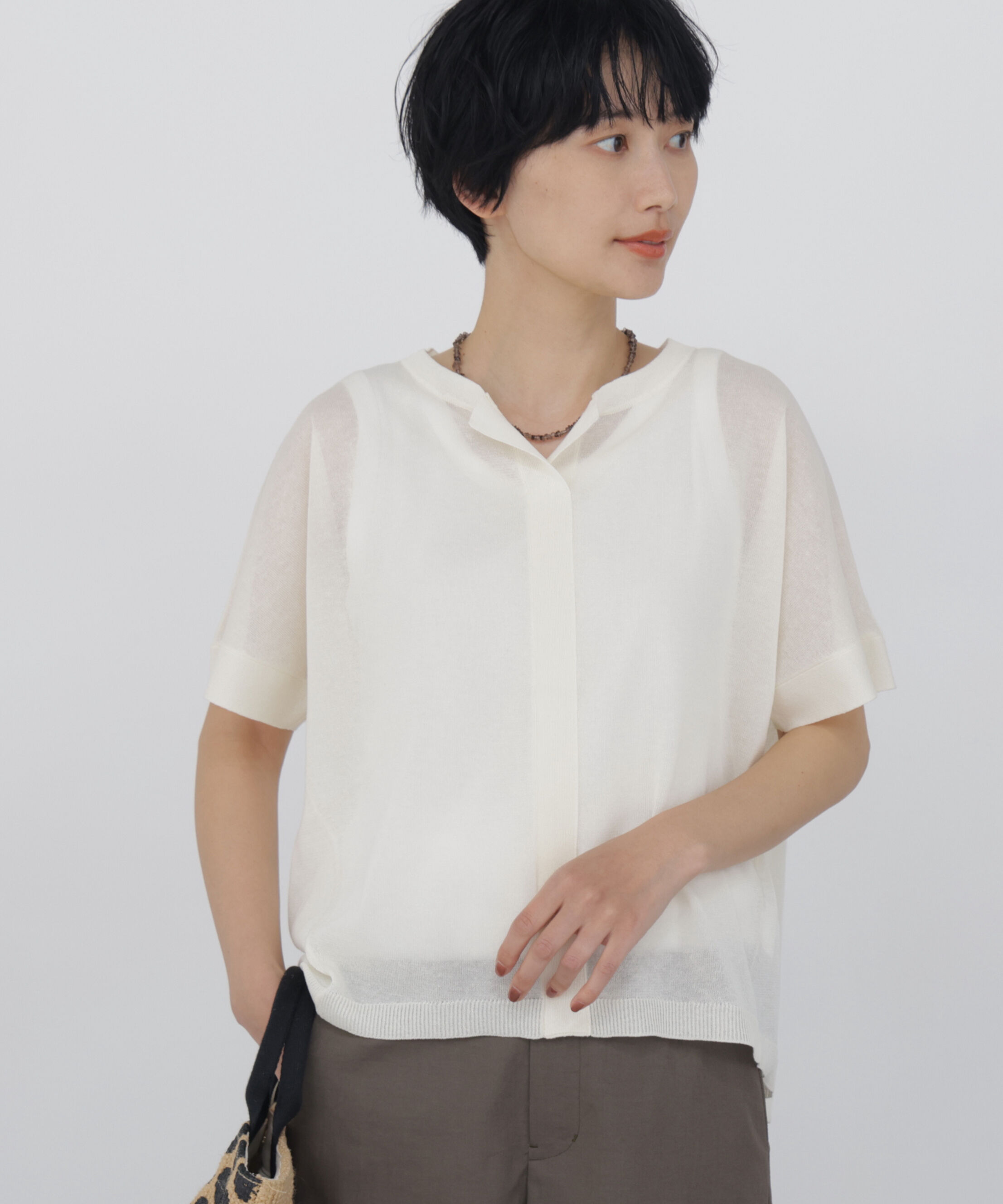  「◆≪名品 / 洗える≫ シアーハイゲージキーネックプルオーバー」|ニット・セーター|エクリュ1