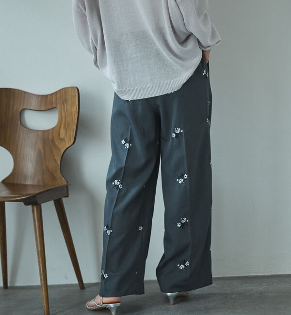 Doux archives「花柄刺繍センタープレスパンツ」|チノ|