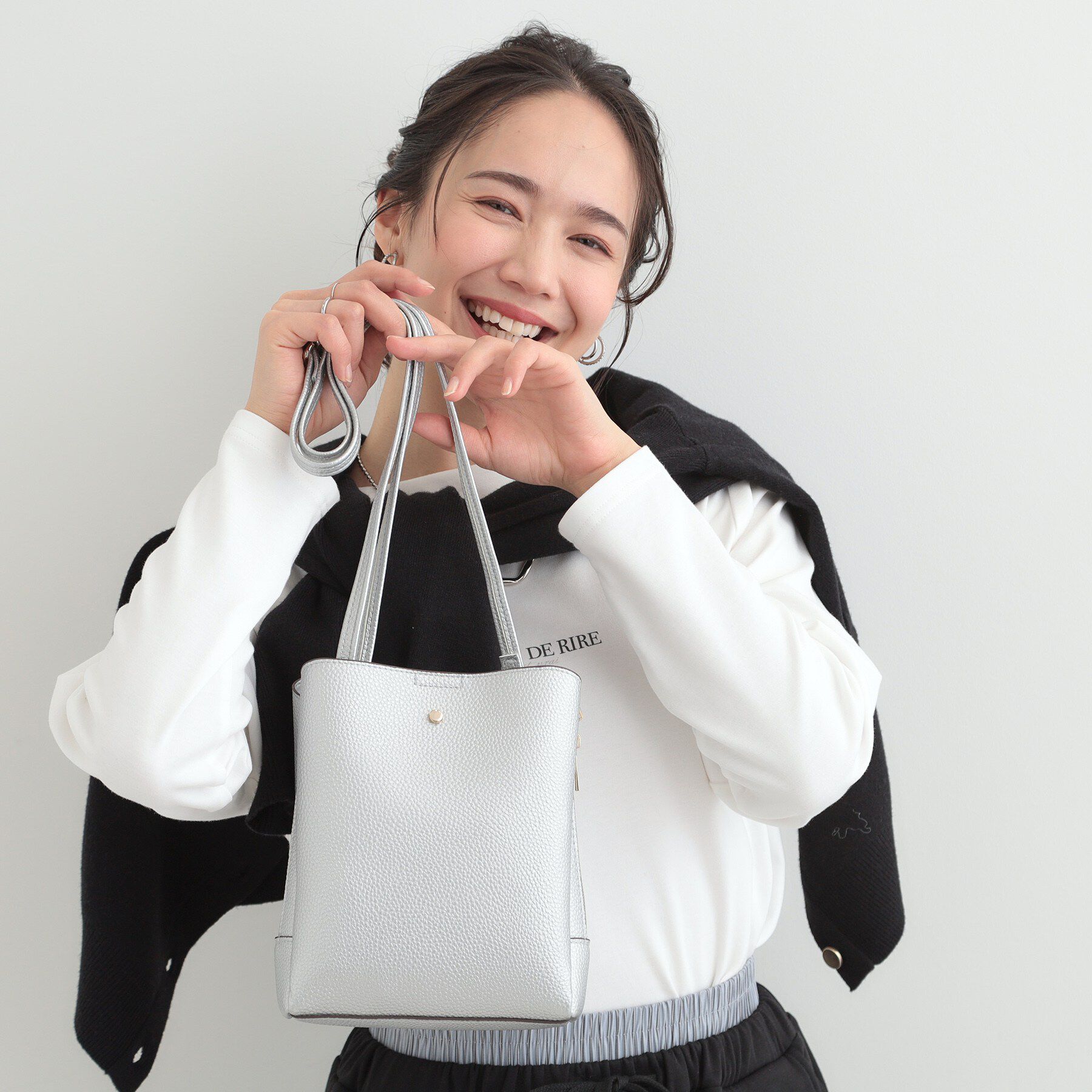 SHOO･LA･RUE「【軽量/高レビュー】見た目よりもたっぷり入る ふわっと軽い3層ショルダー」|ショルダー・メッセンジャー|シルバー(006)