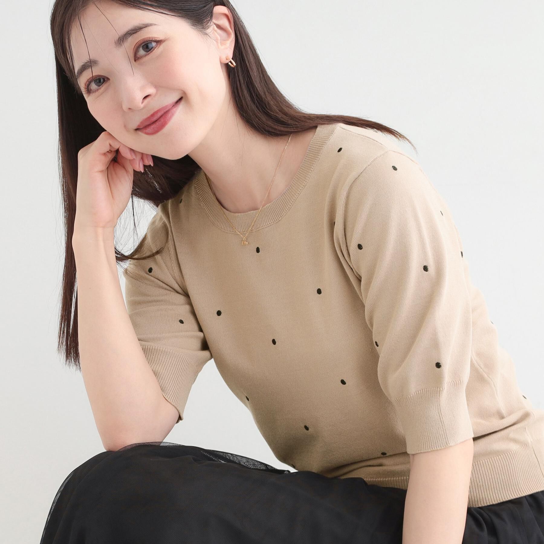 SHOO･LA･RUE「【S-LL/二の腕カバー】品よく隠せる ドット刺繍5分袖ニット」|ニット・セーター|ベージュ(052)