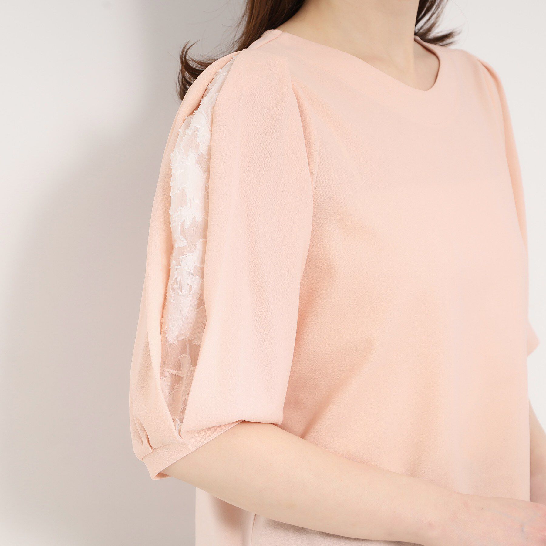 SHOO･LA･RUE「【洗濯機可/S-LL/ストレッチ】スリットレーススリーブトップス」|Tシャツ・カットソー|