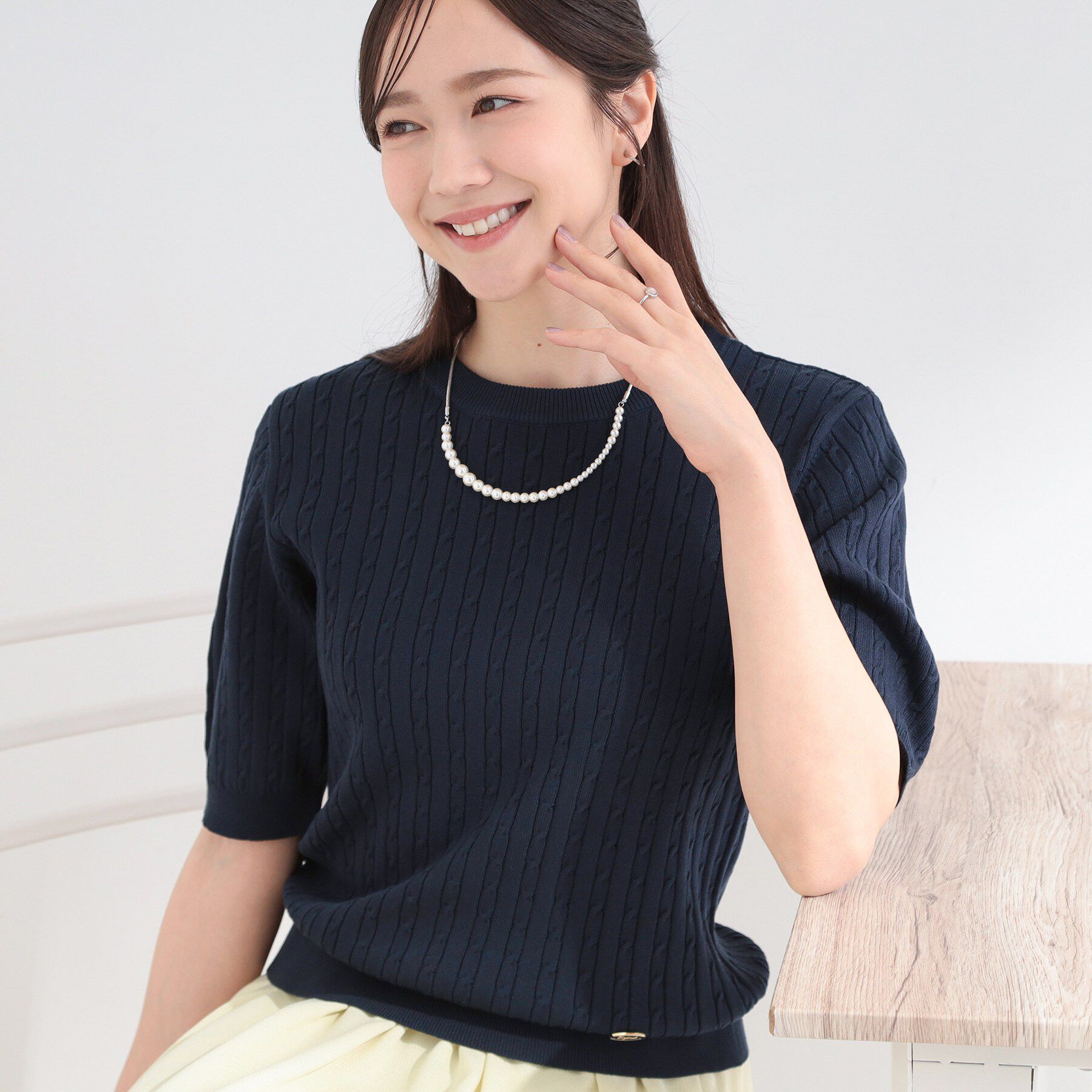 SHOO･LA･RUE「【洗濯機可/S-LL】ミニケーブルで上品に 5分袖ニット」|ニット・セーター|ネイビー(094)