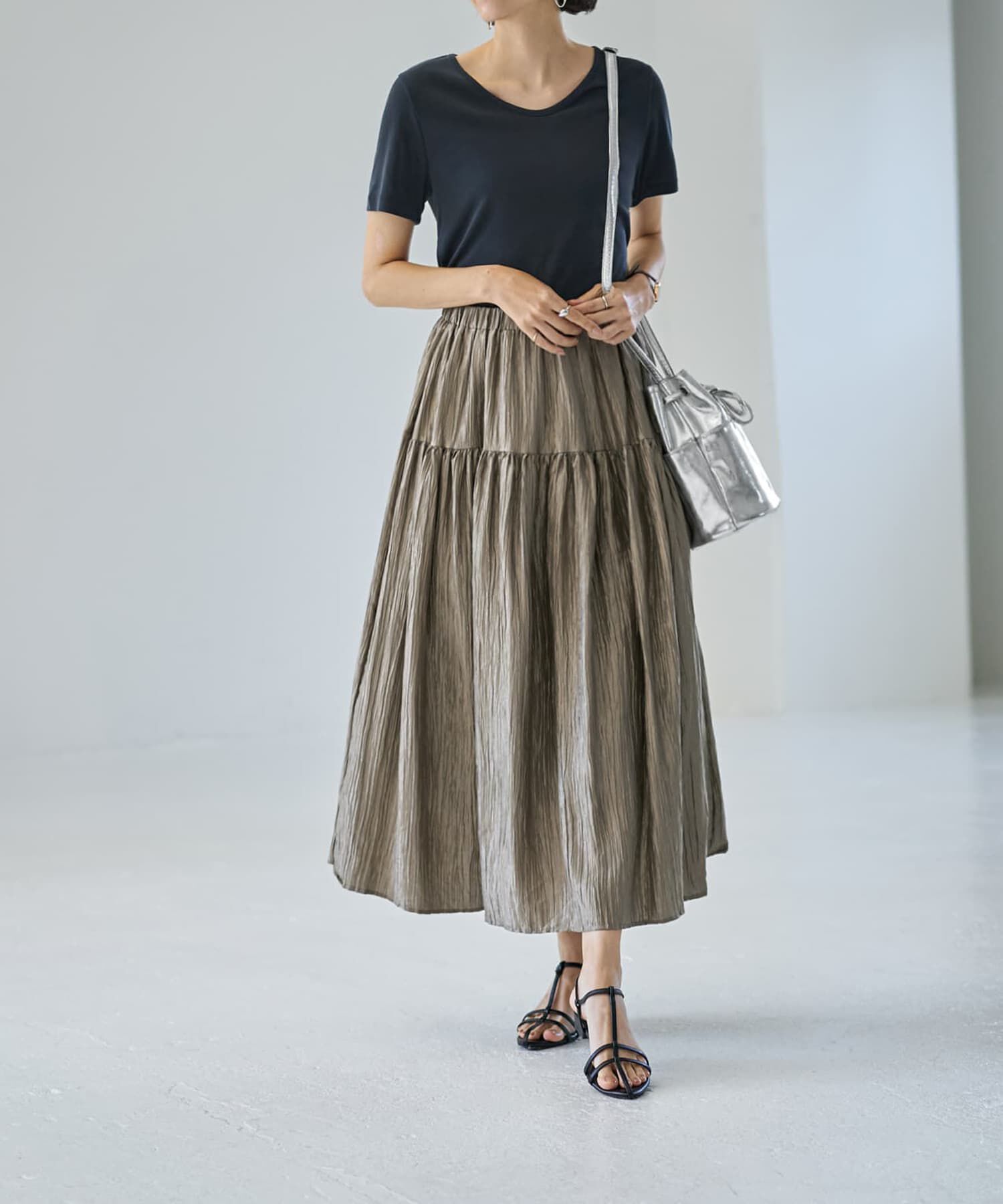 STYLE DELI「しっとり質感の緩やかVネックとろみトップス」|Tシャツ・カットソー|