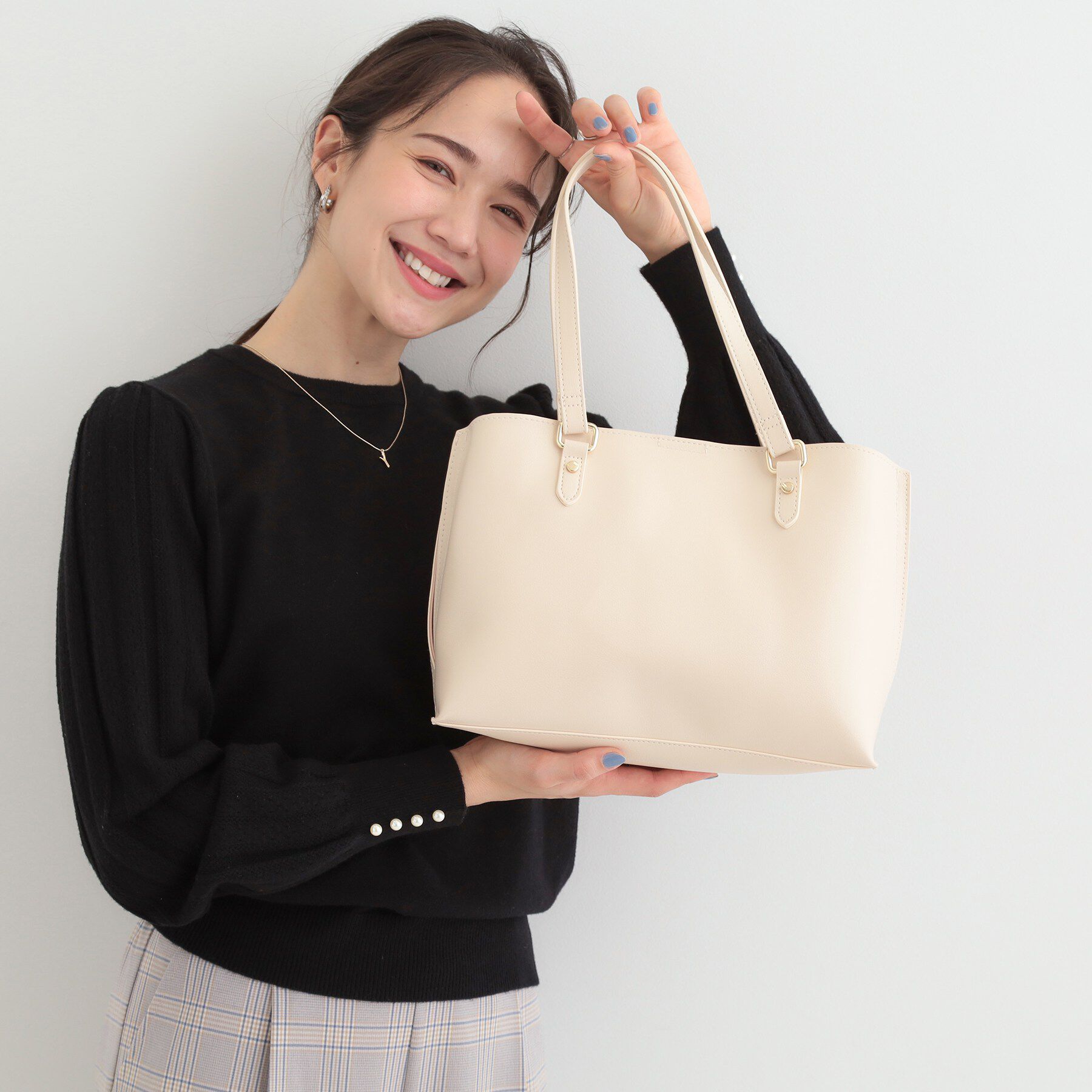 SHOO･LA･RUE「【2WAY】さりげないサイド配色がポイント きれいめトートバッグ」|トートバッグ|アイボリー(004)