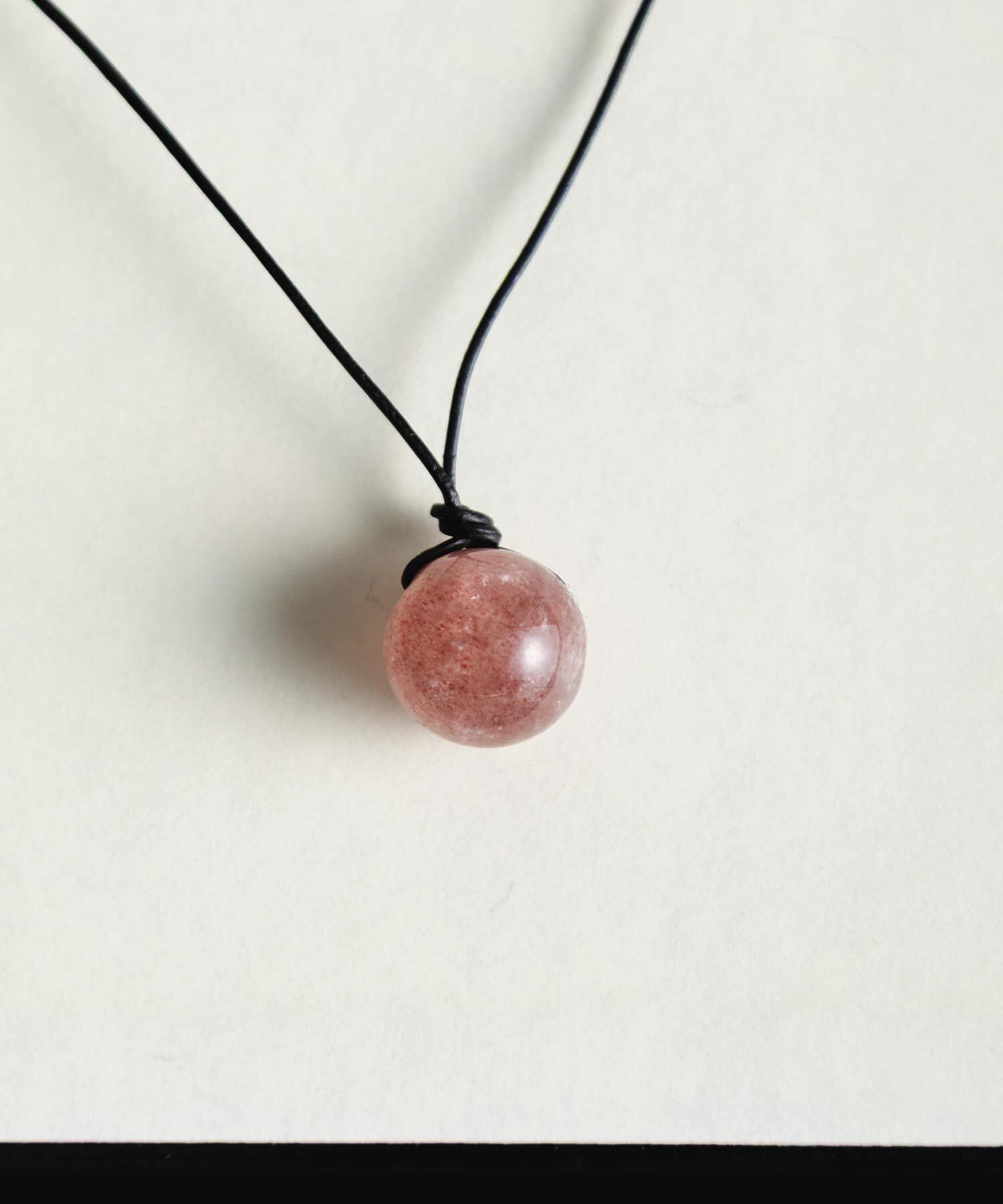 SMELLY「SMELLY so&rsquo;　strawberryquartz necklace」|ネックレス|