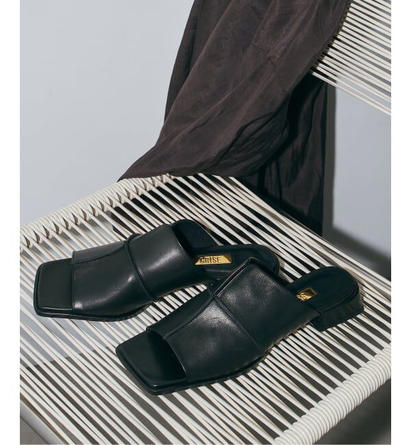 GRISE「《WEB+一部店舗限定》GRISEレザースクエアクロスシームミュールサンダル」|サンダル|ブラック