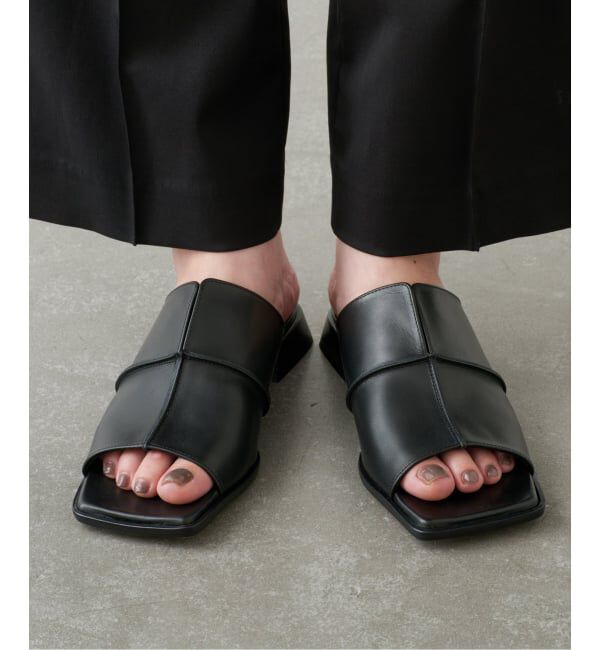 GRISE「《WEB+一部店舗限定》GRISEレザースクエアクロスシームミュールサンダル」|サンダル|