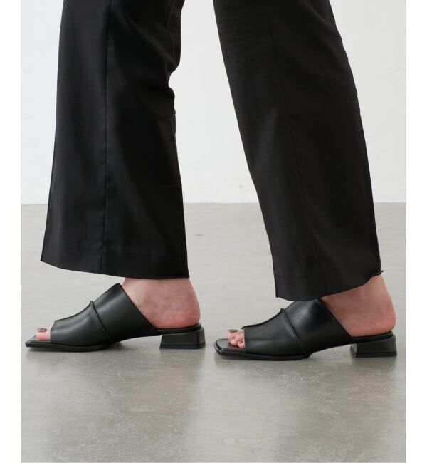 GRISE「《WEB+一部店舗限定》GRISEレザースクエアクロスシームミュールサンダル」|サンダル|