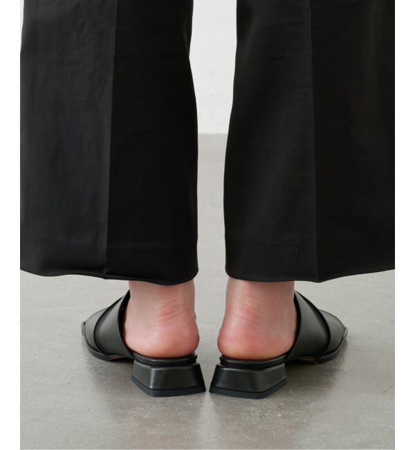 GRISE「《WEB+一部店舗限定》GRISEレザースクエアクロスシームミュールサンダル」|サンダル|