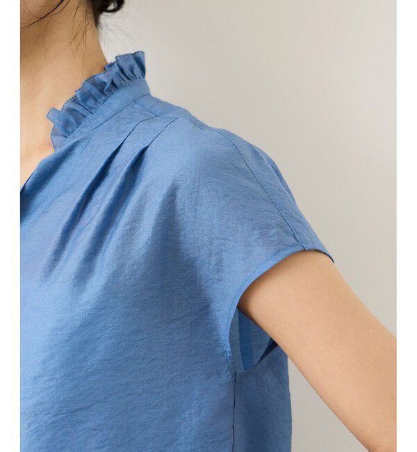ROPE「【WEB限定カラー】スタンドフリルスキッパーブラウス(無地・ピンストライプ)/イージーケア」|シャツ・ブラウス|