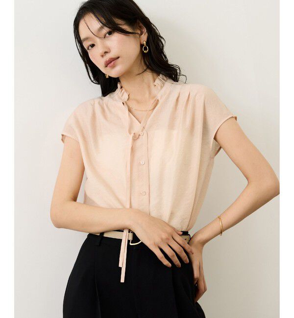 ROPE「【WEB限定カラー】スタンドフリルスキッパーブラウス(無地・ピンストライプ)/イージーケア」|シャツ・ブラウス|