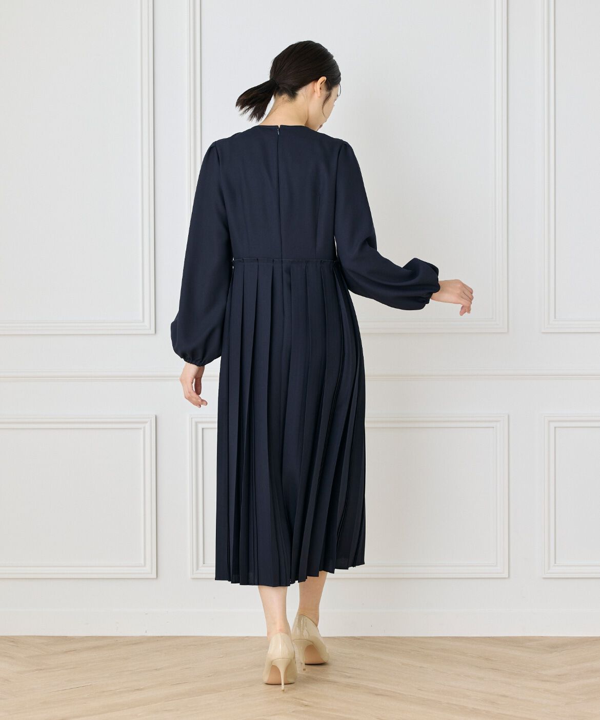 INED「《大きいサイズ》クラシックプリーツワンピース《la veille by SUPERIOR CLOSET》」|ワンピース|